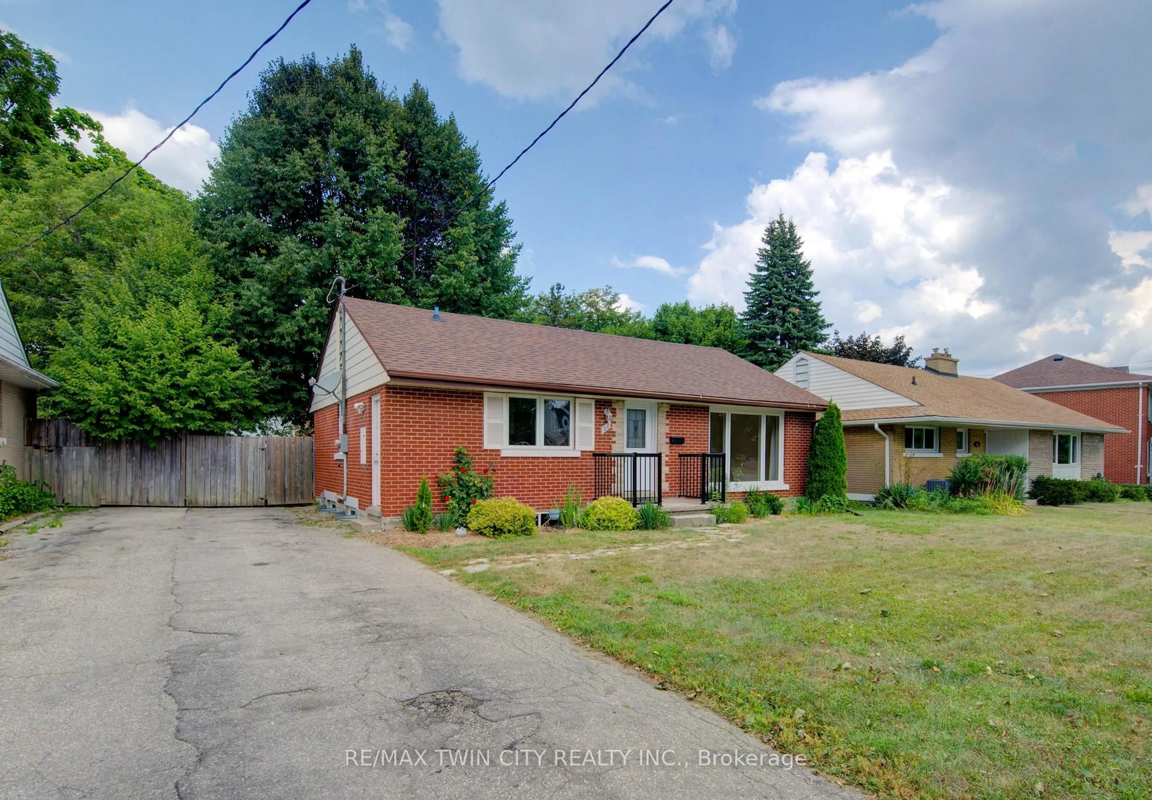 A pic from outside/outdoor area/front of a property/back of a property/a pic from drone, street for 28 Jack Ave, Kitchener Ontario N2M 1Z8