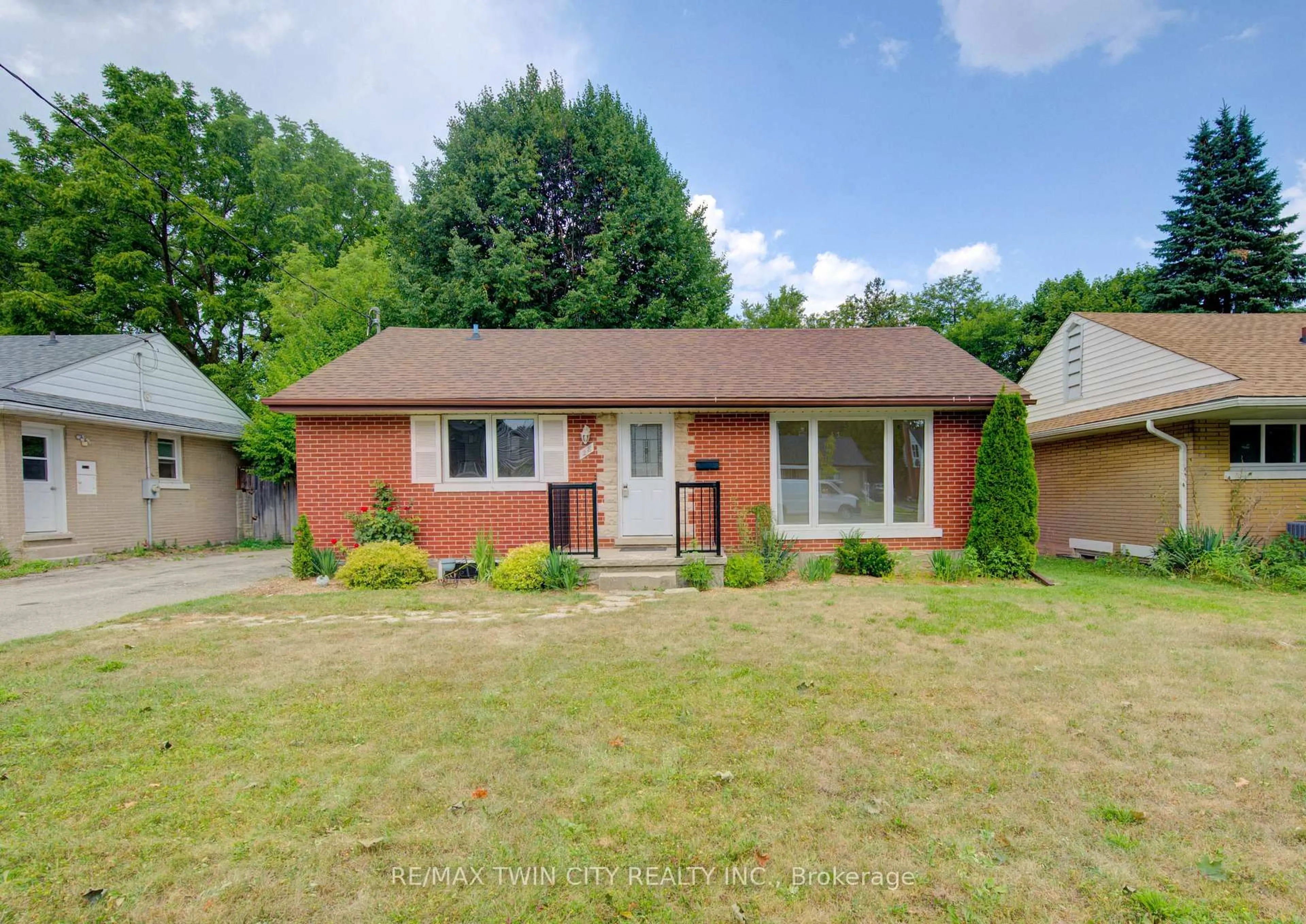 Home with brick exterior material, street for 28 Jack Ave, Kitchener Ontario N2M 1Z8