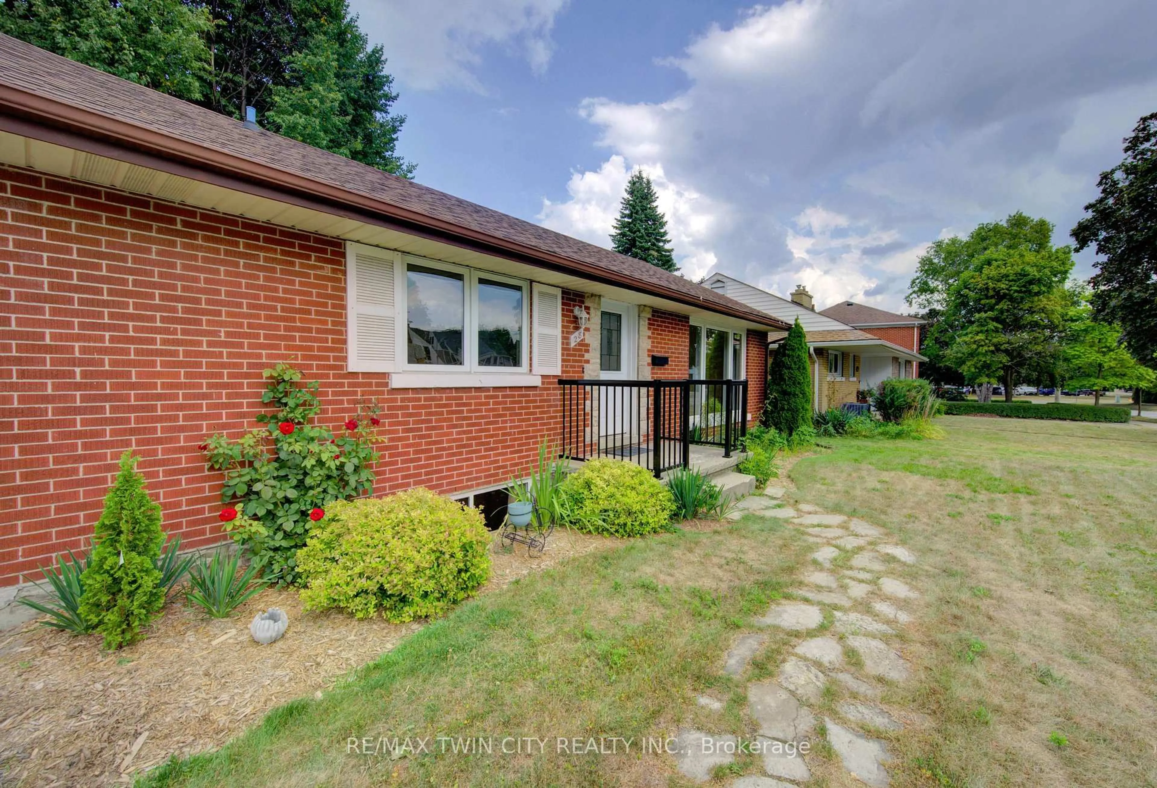 A pic from outside/outdoor area/front of a property/back of a property/a pic from drone, street for 28 Jack Ave, Kitchener Ontario N2M 1Z8