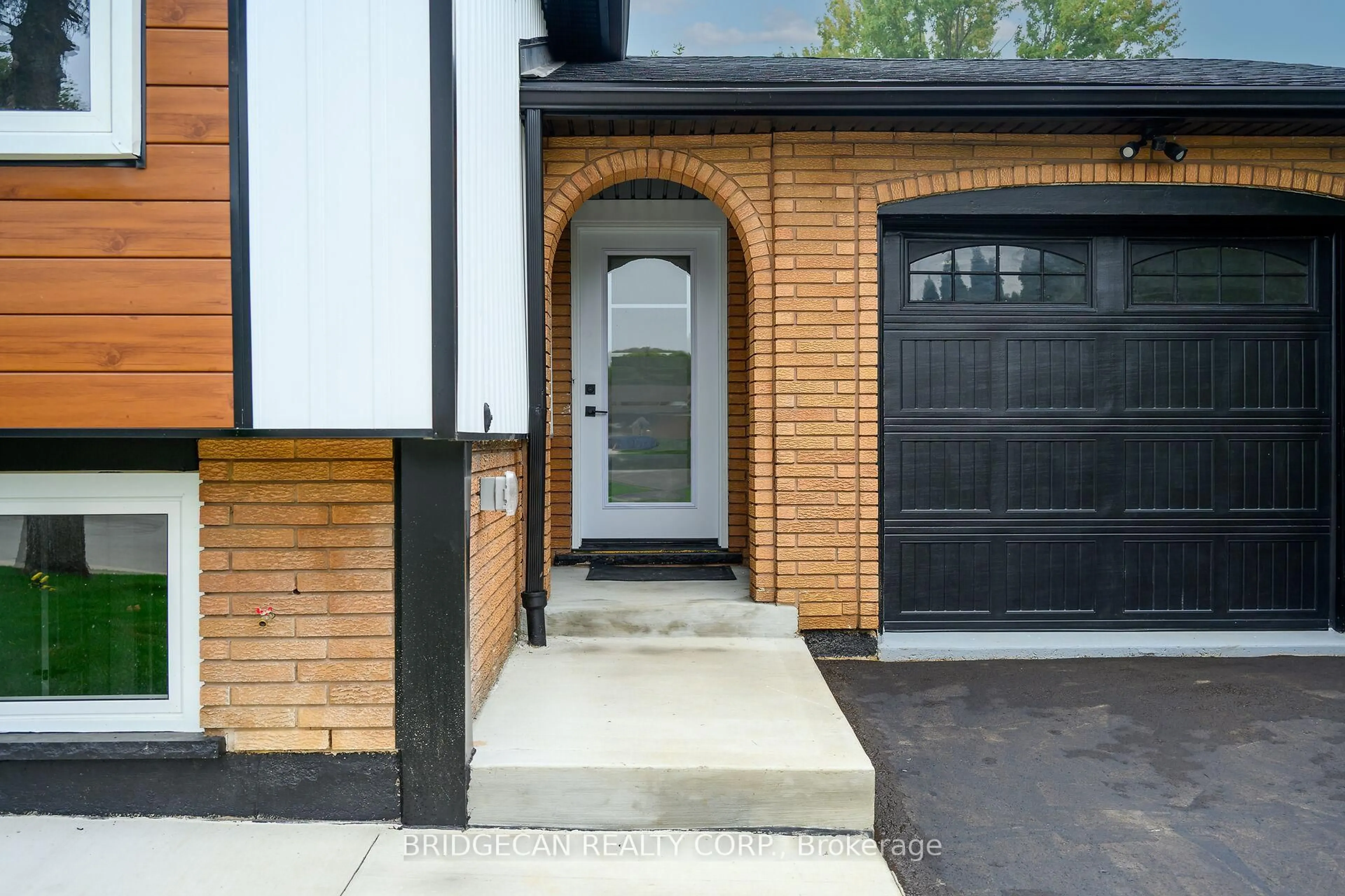 Unknown for 121 Appleford Rd, Hamilton Ontario L9C 5Y2