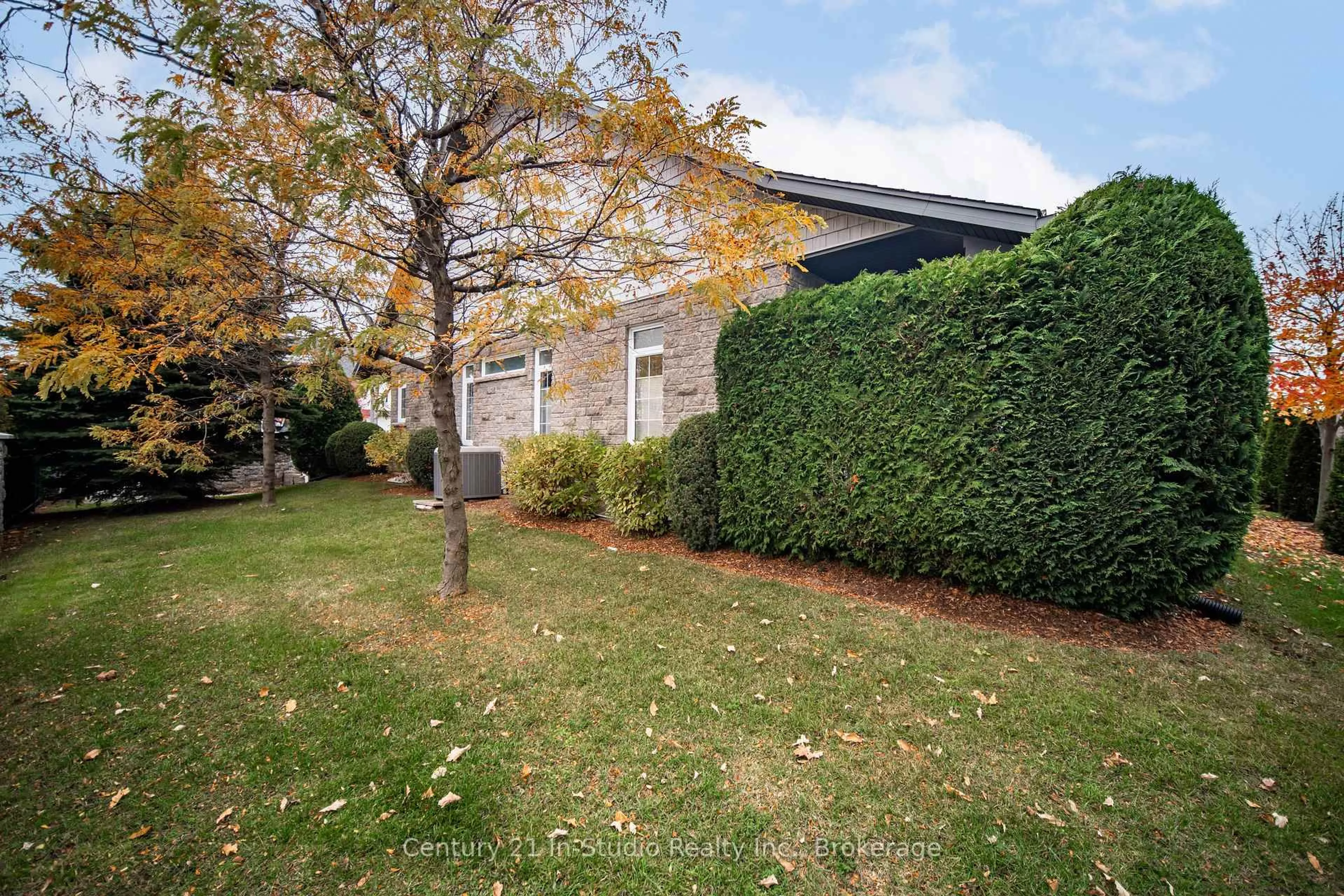 A pic from outside/outdoor area/front of a property/back of a property/a pic from drone, street for 190 Morpeth St #11, Saugeen Shores Ontario N0H 2L0