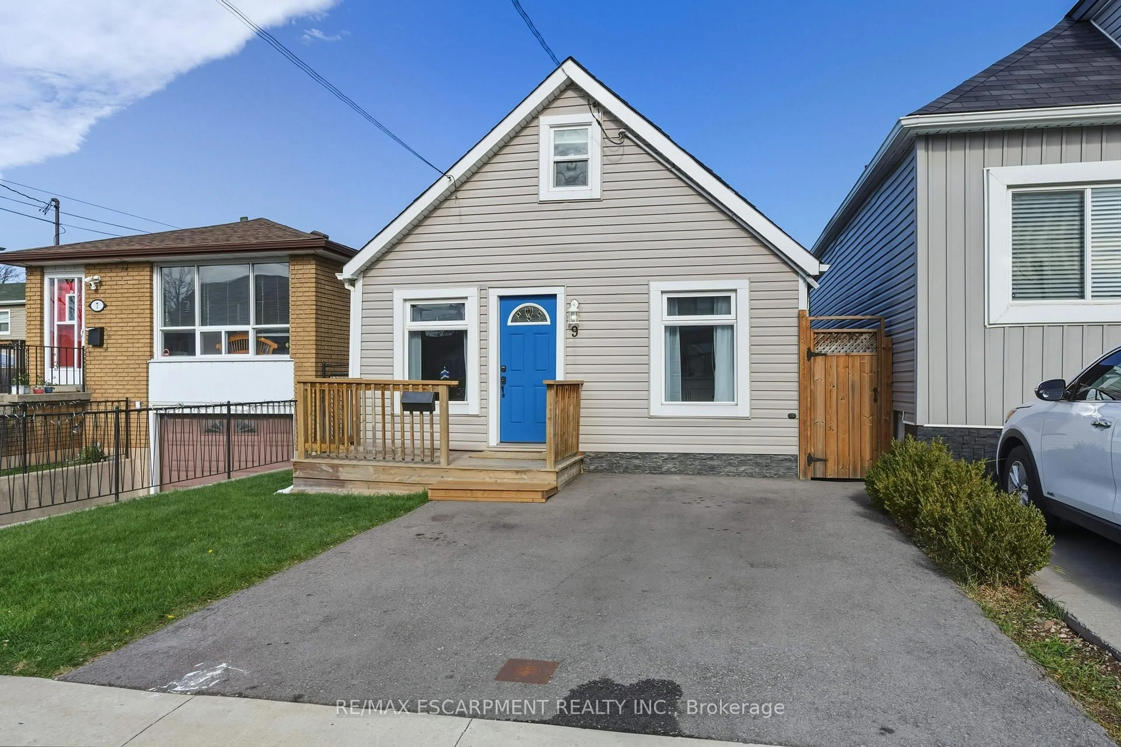 Unknown for 9 Hope Ave, Hamilton Ontario L8H 2E1