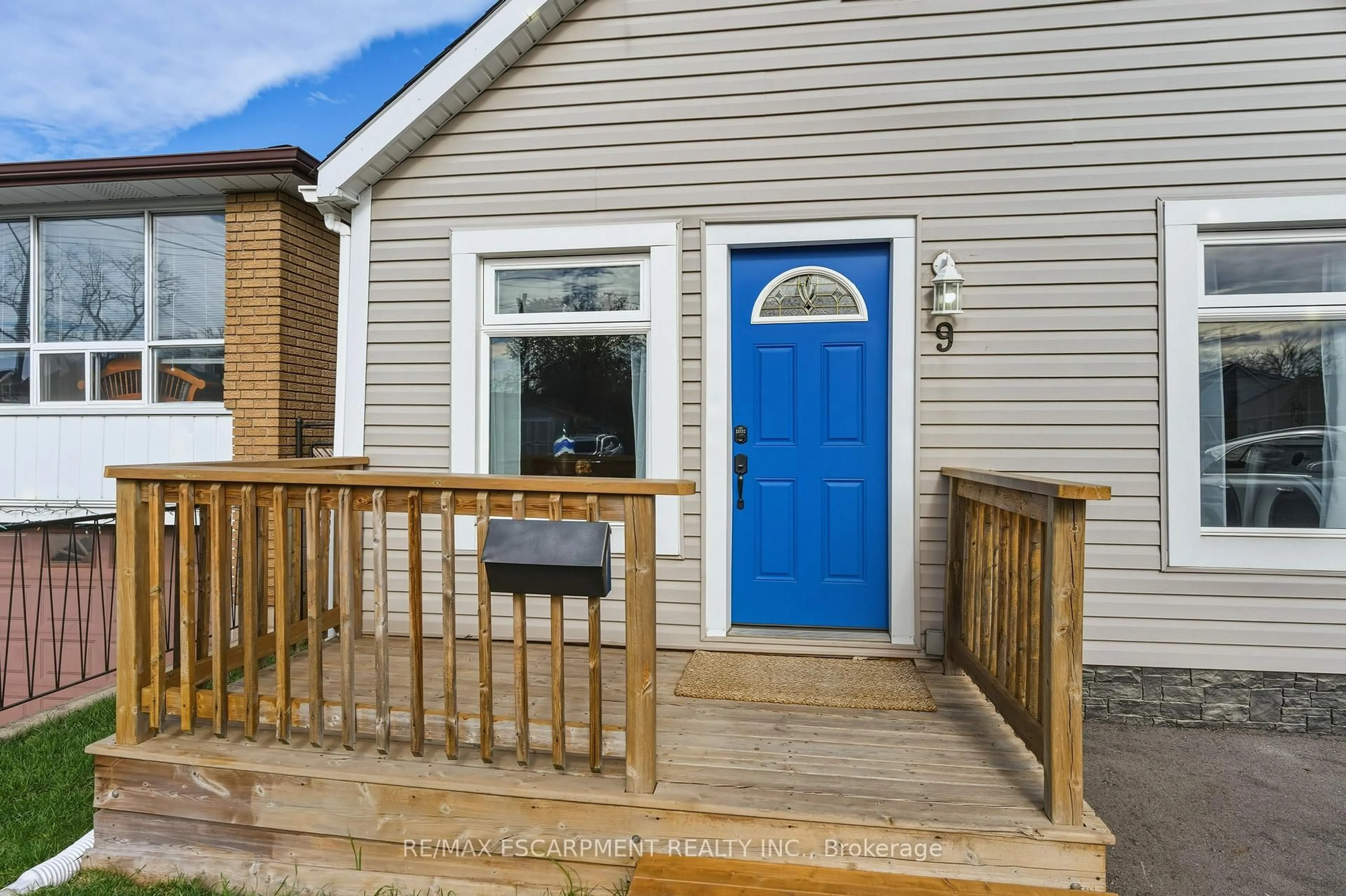 Home with vinyl exterior material, street for 9 Hope Ave, Hamilton Ontario L8H 2E1