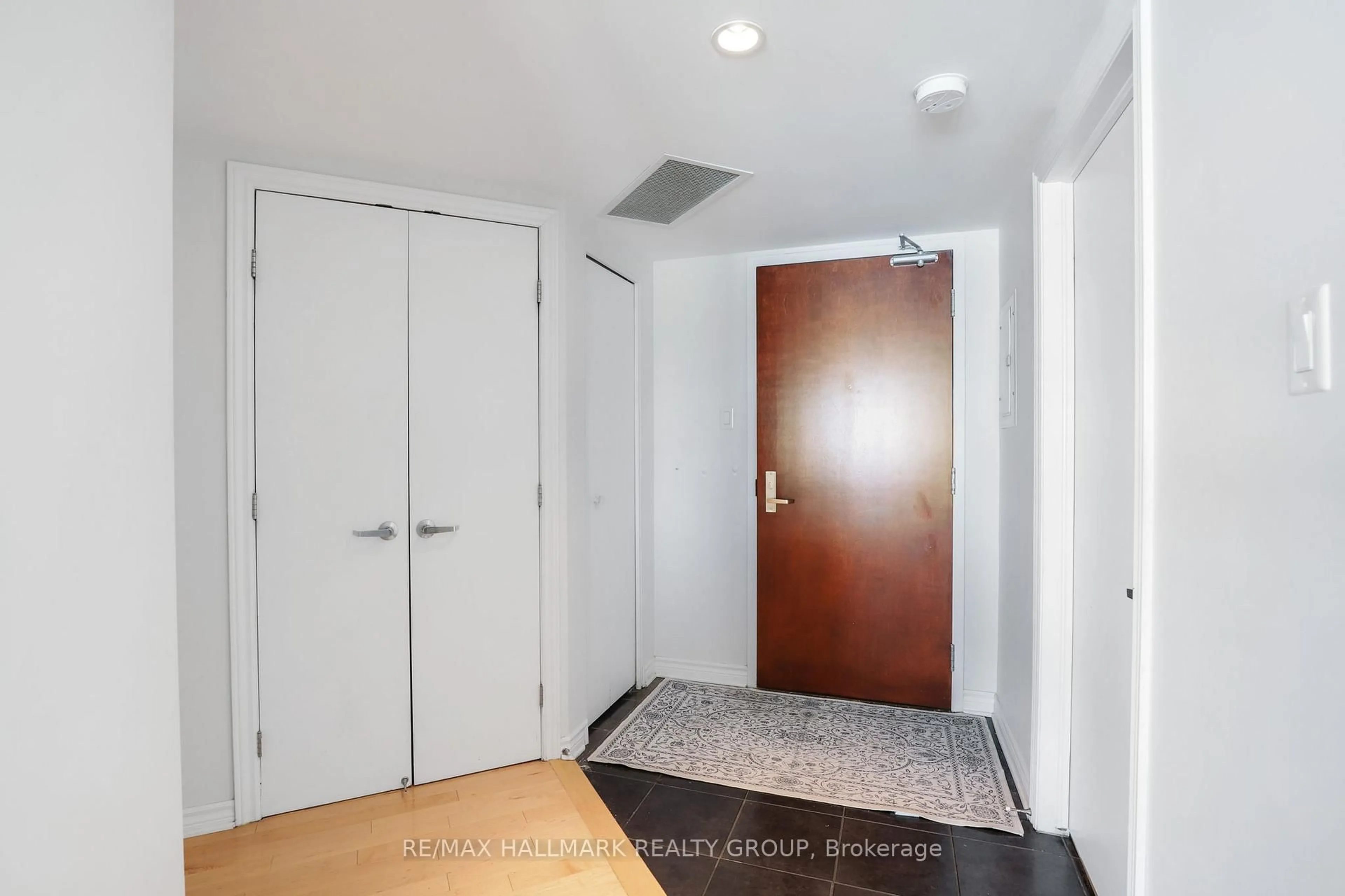 Unknown for 200 Rideau St #504, Ottawa Ontario K1N 5Y1