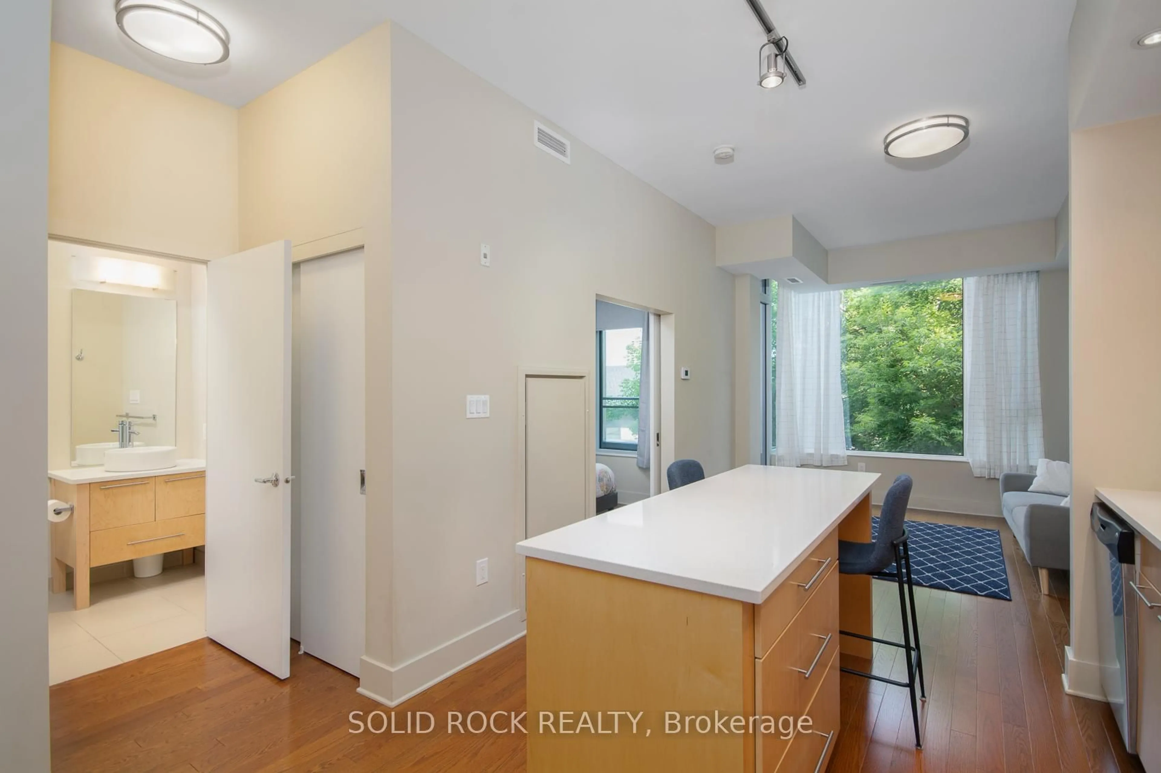 Unknown for 101 Richmond Rd #208, Ottawa Ontario K1Z 0A6