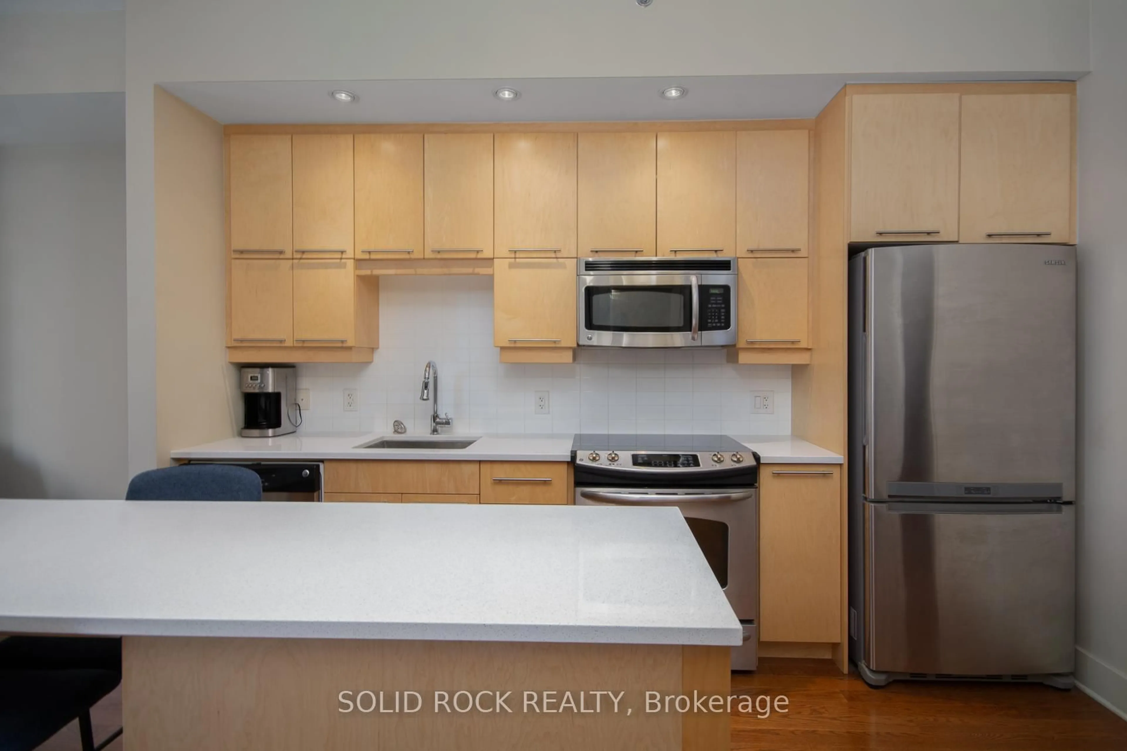 Standard kitchen, wood/laminate floor for 101 Richmond Rd #208, Ottawa Ontario K1Z 0A6