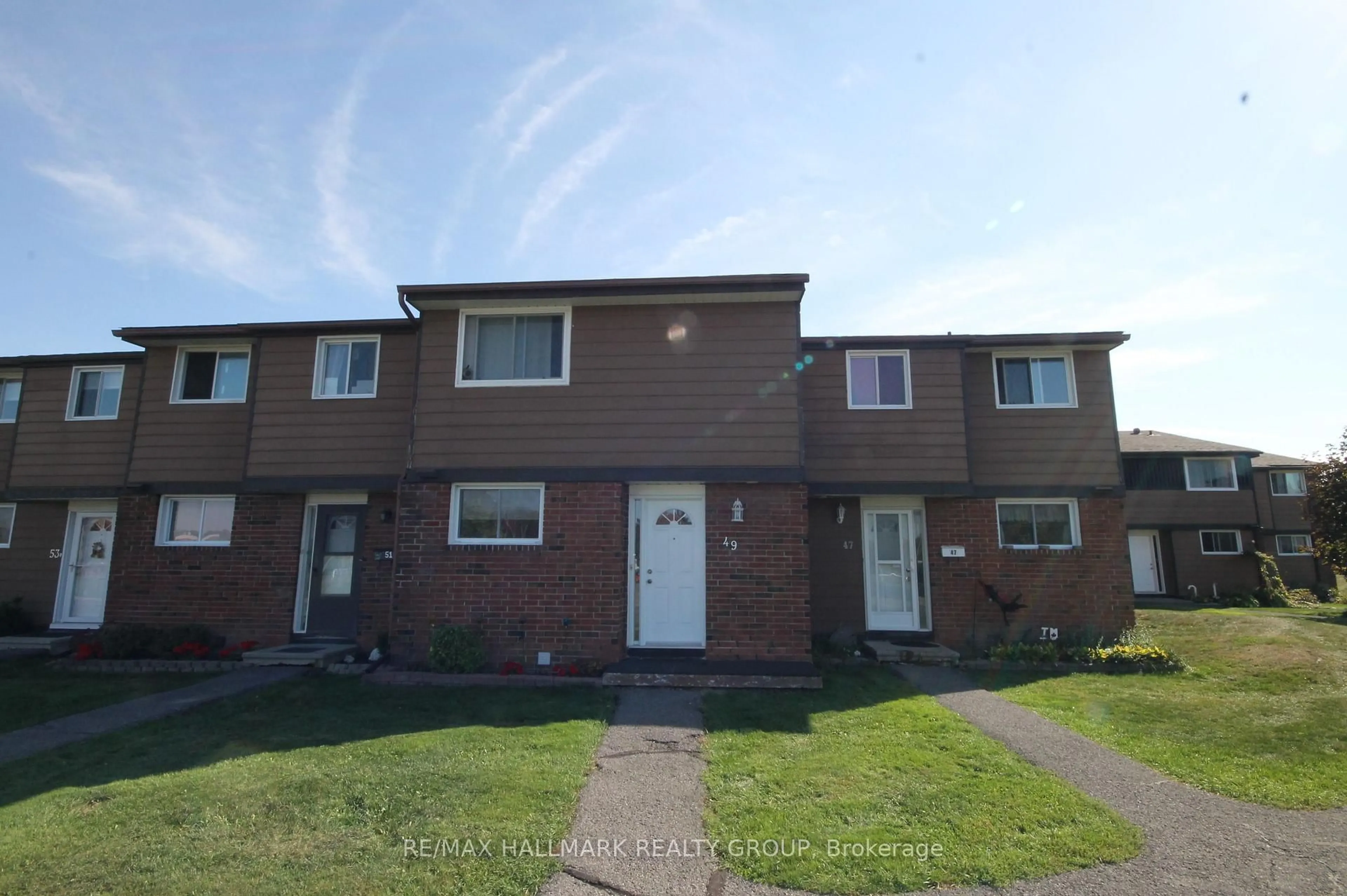 A pic from outside/outdoor area/front of a property/back of a property/a pic from drone, street for 49 Bellman Dr, Ottawa Ontario K2H 8S4