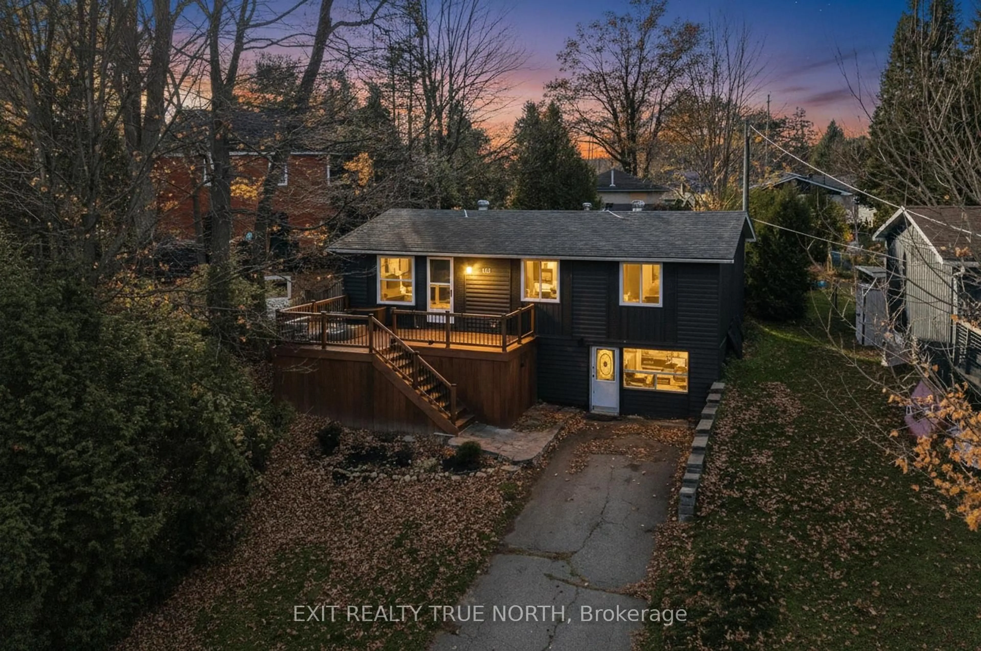 A pic from outside/outdoor area/front of a property/back of a property/a pic from drone, unknown for 152 Holditch St, Bracebridge Ontario P1L 1E9