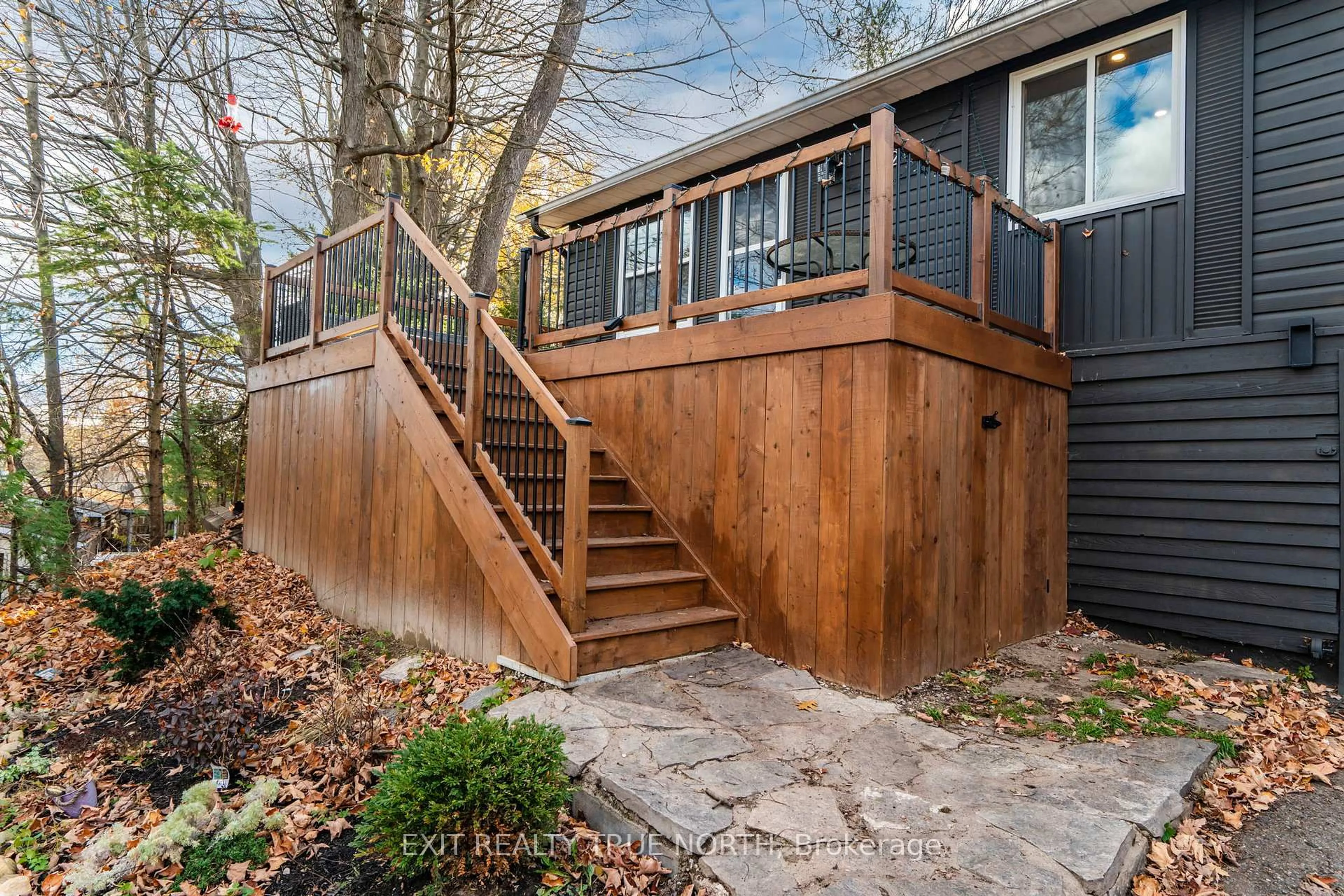 Patio, street for 152 Holditch St, Bracebridge Ontario P1L 1E9