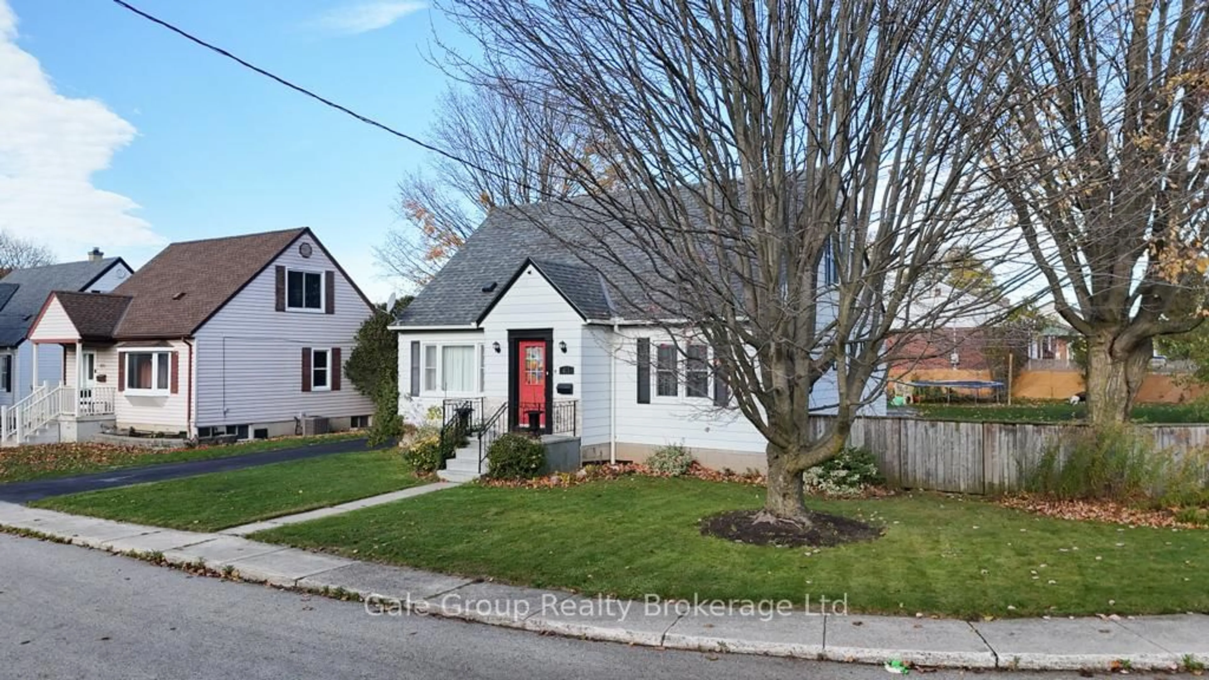 Unknown for 825 Maple Ave, Woodstock Ontario N4S 2A5