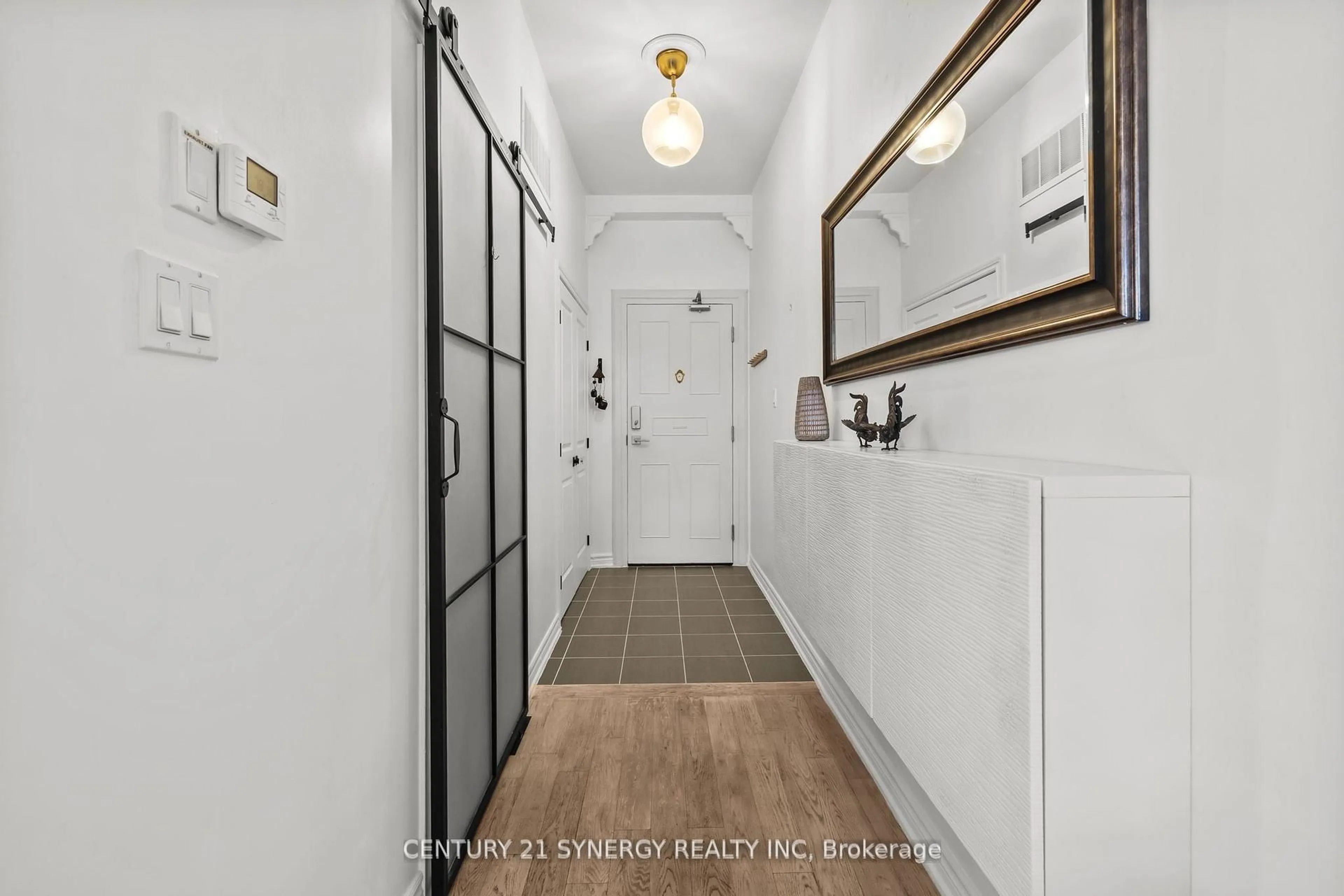 Indoor entryway for 500 Claridge Dr #203, Ottawa Ontario K2J 3G5