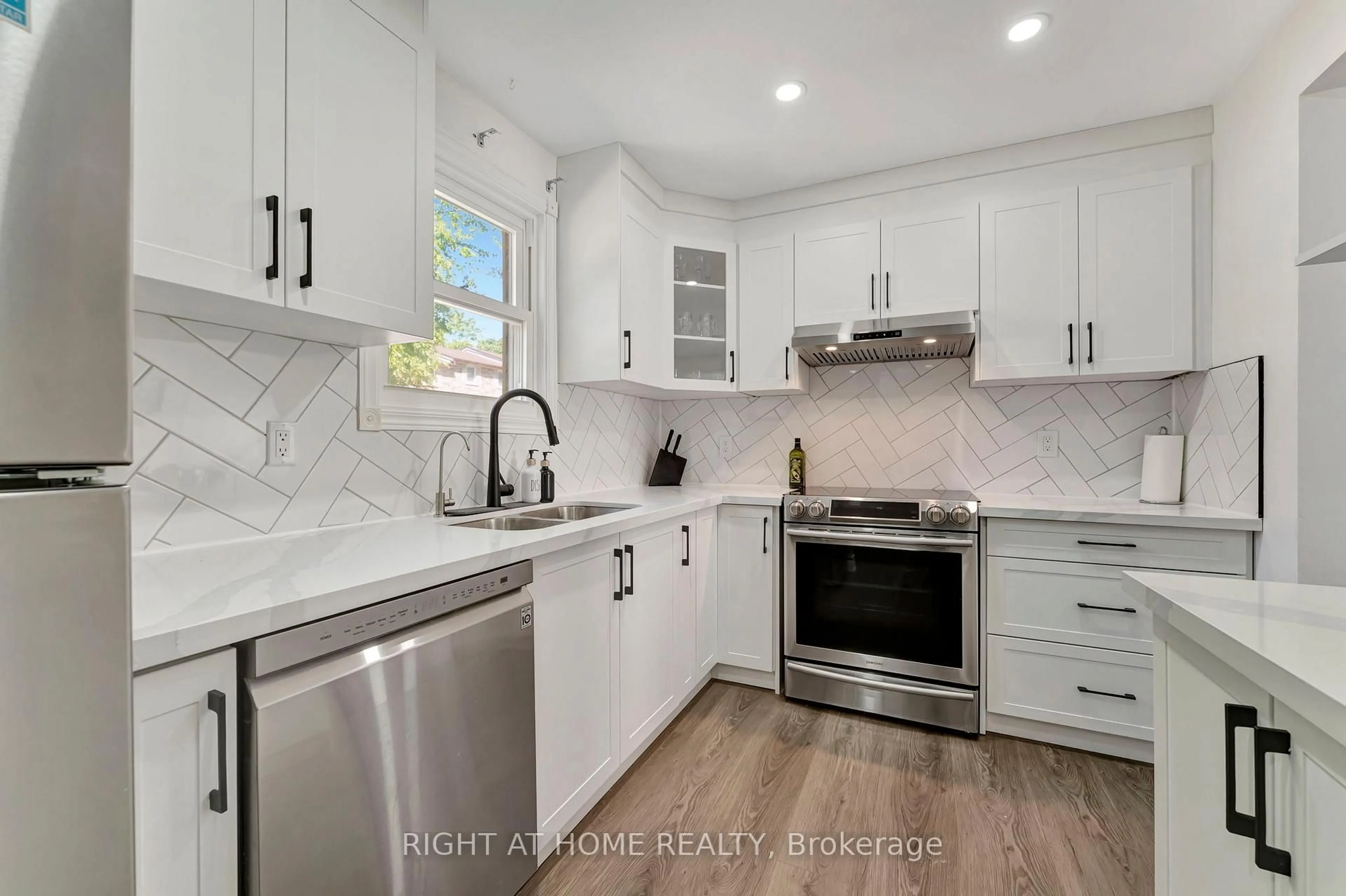 Open concept kitchen, ceramic/tile floor for 175 Cedar St #37, Cambridge Ontario N1S 4X9