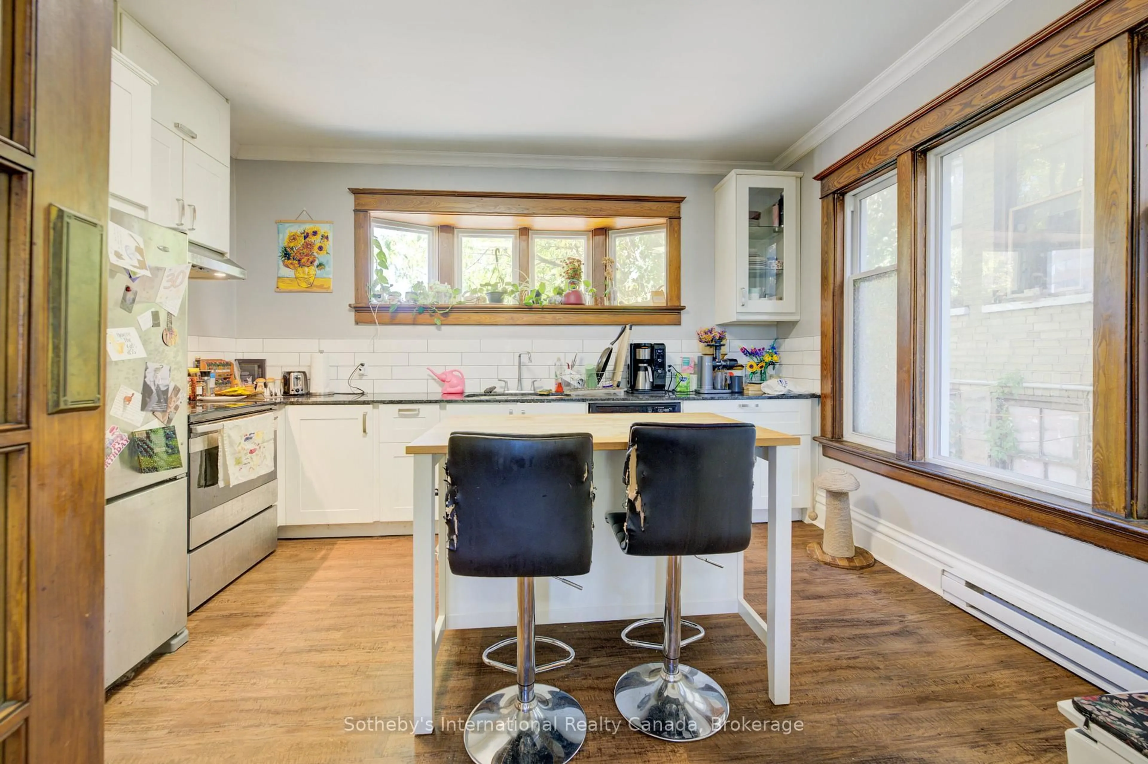 Standard kitchen, wood/laminate floor for 94 Scott St, Kitchener Ontario N2H 2R5