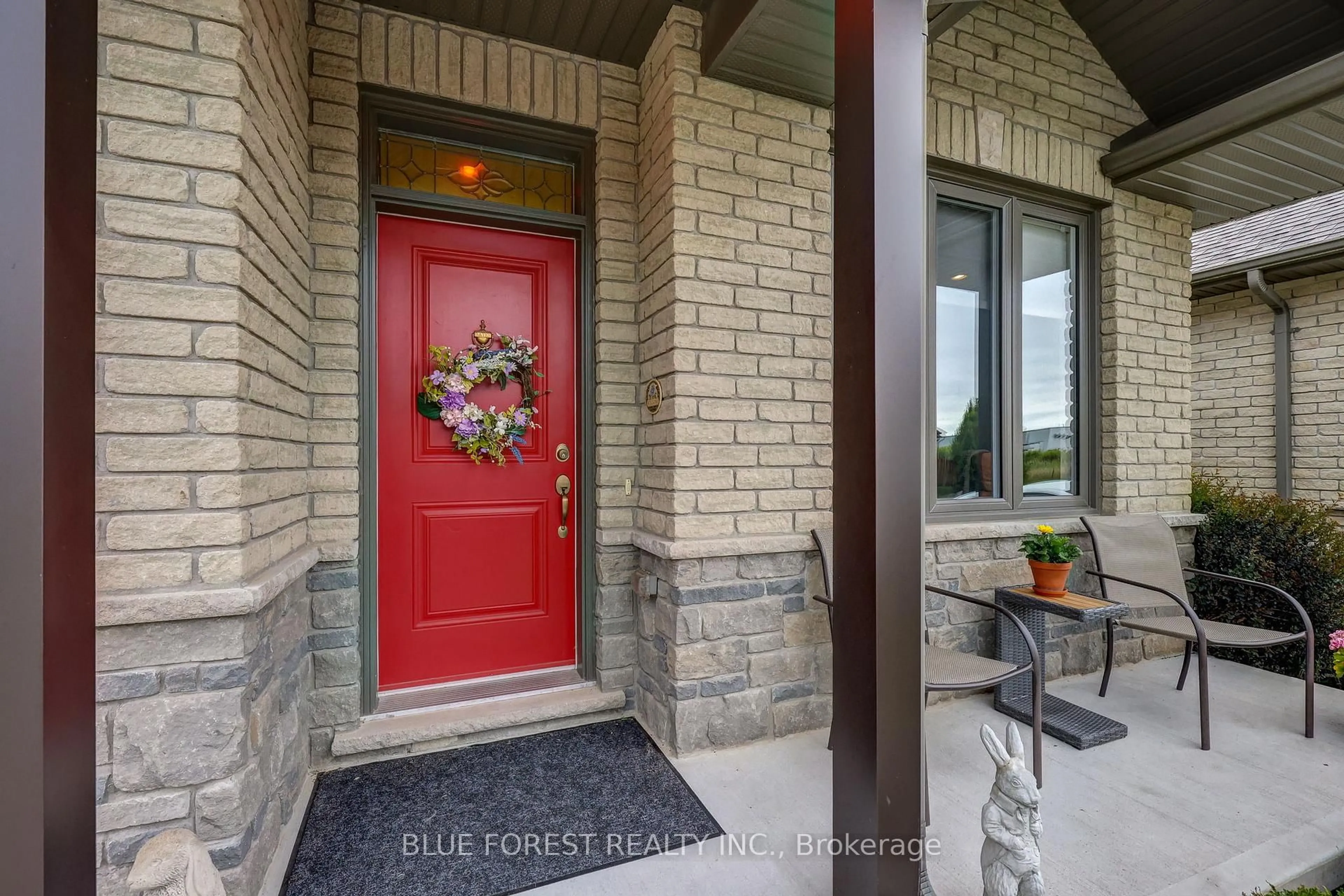 Indoor entryway for 9 Dausett Dr #81, Middlesex Centre Ontario N0L 1R0
