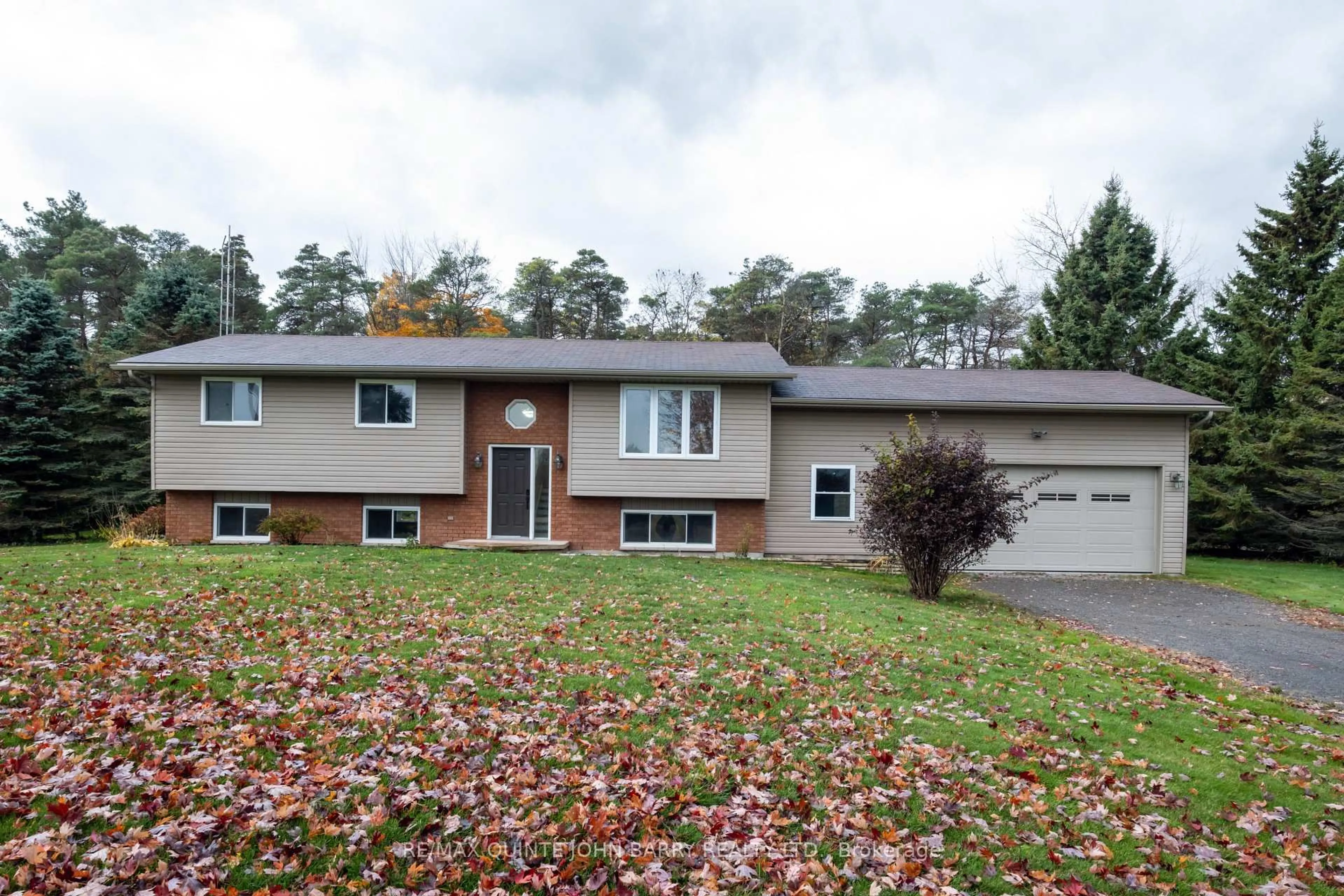 Home with vinyl exterior material, unknown for 113 Barcovan Beach Rd, Quinte West Ontario K0K 1L0