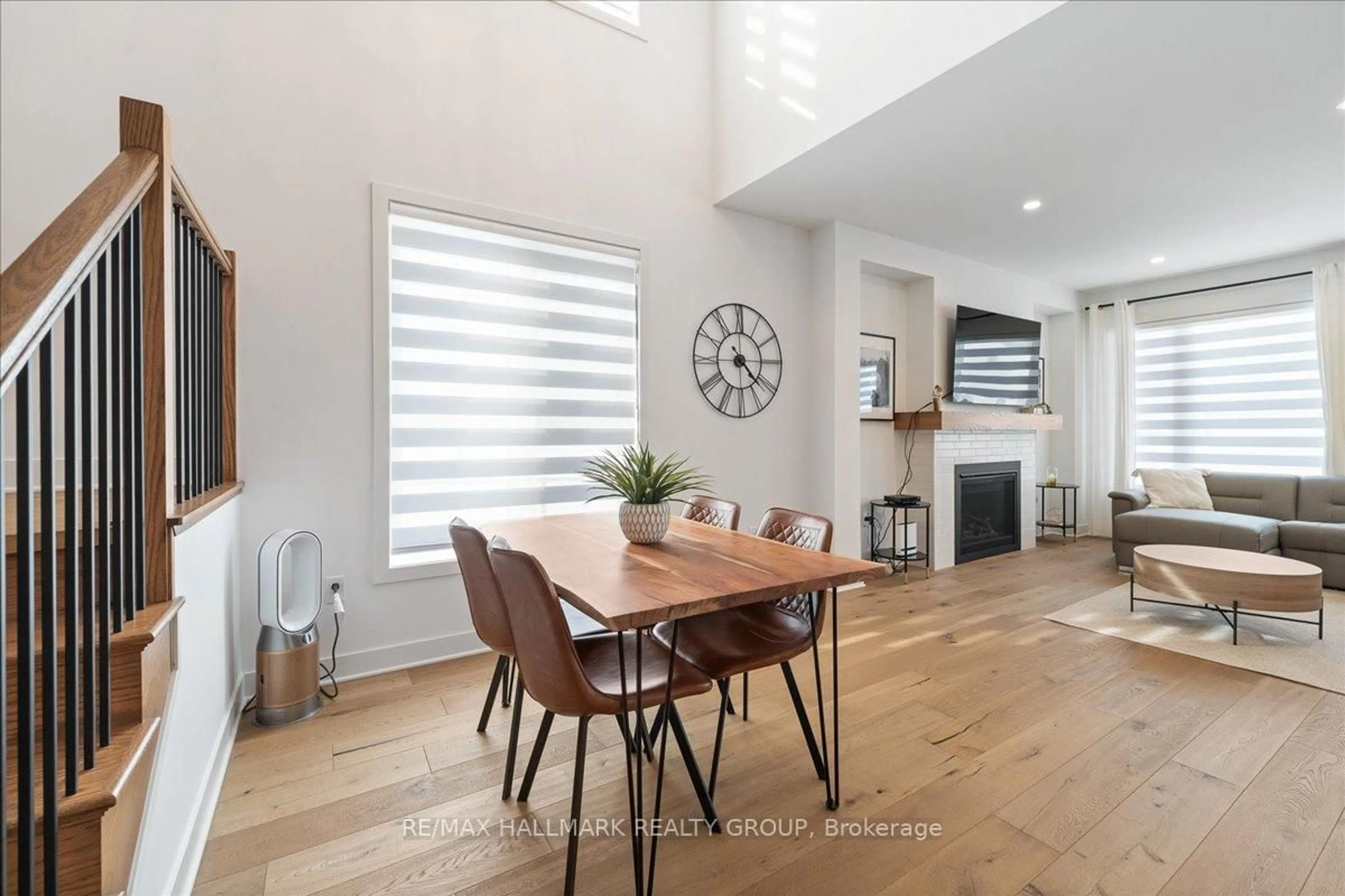 Dining room, wood/laminate floor for 6461 Renaud Rd, Ottawa Ontario K1W 0R8