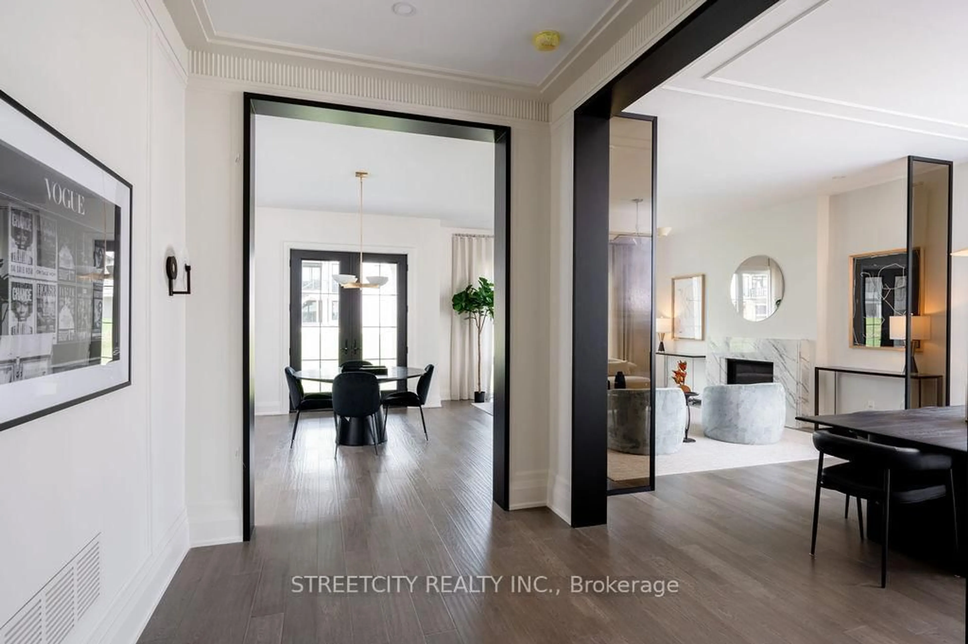 Indoor entryway for 326 Manhattan Dr, London South Ontario N6K 4M7