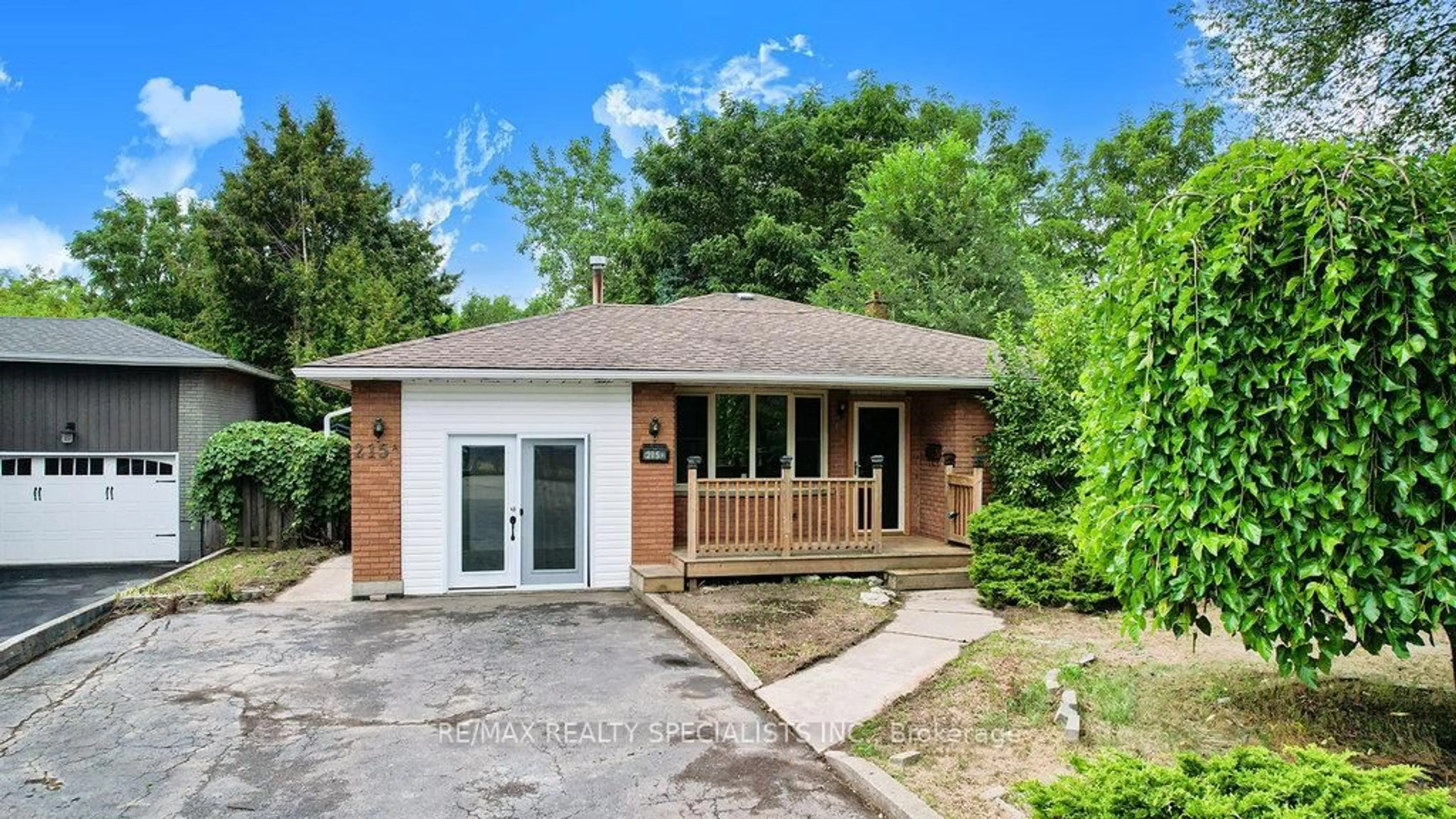 Home with brick exterior material, street for 215A Paris Rd, Brantford Ontario N3R 1J2