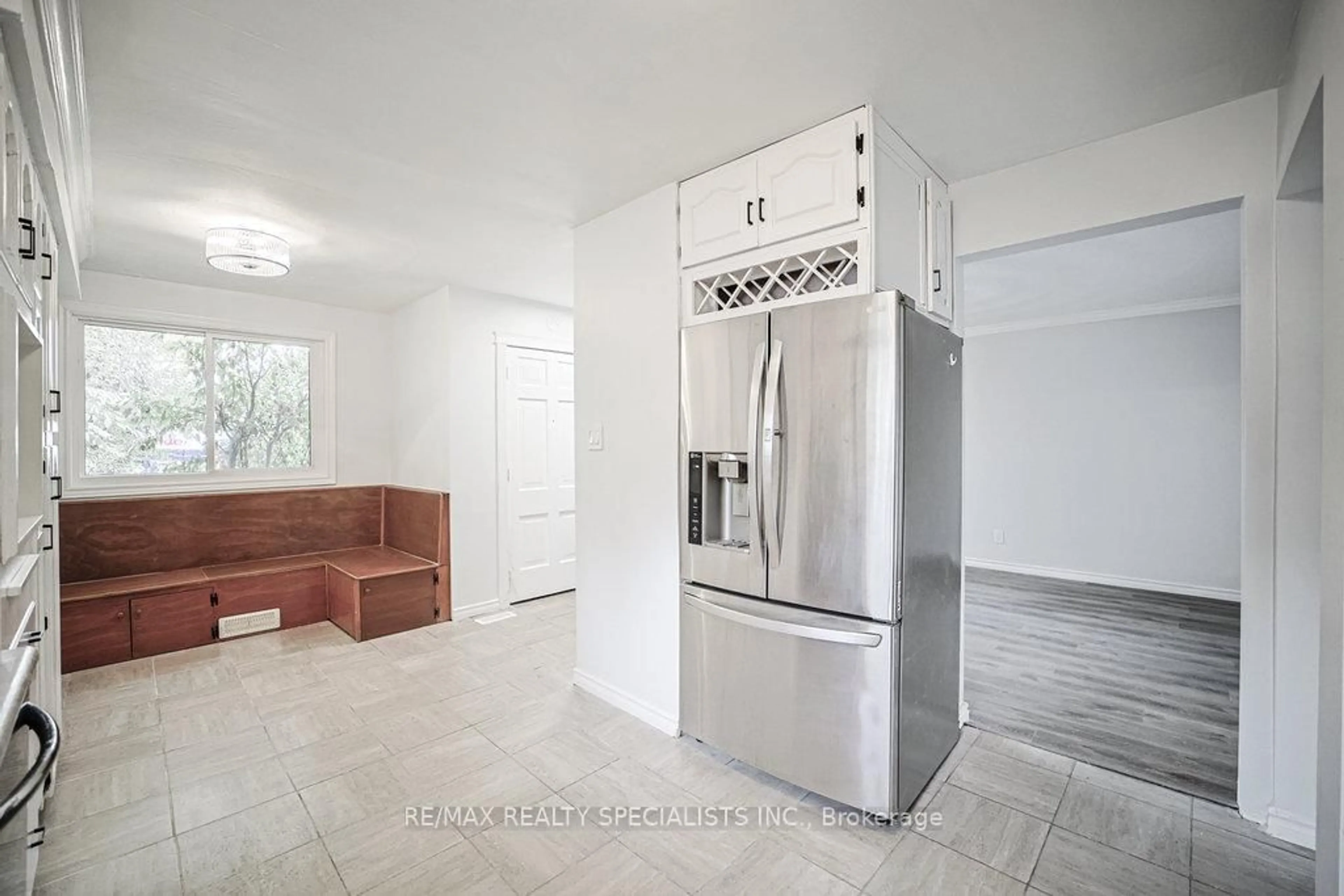 Unknown for 215A Paris Rd, Brantford Ontario N3R 1J2