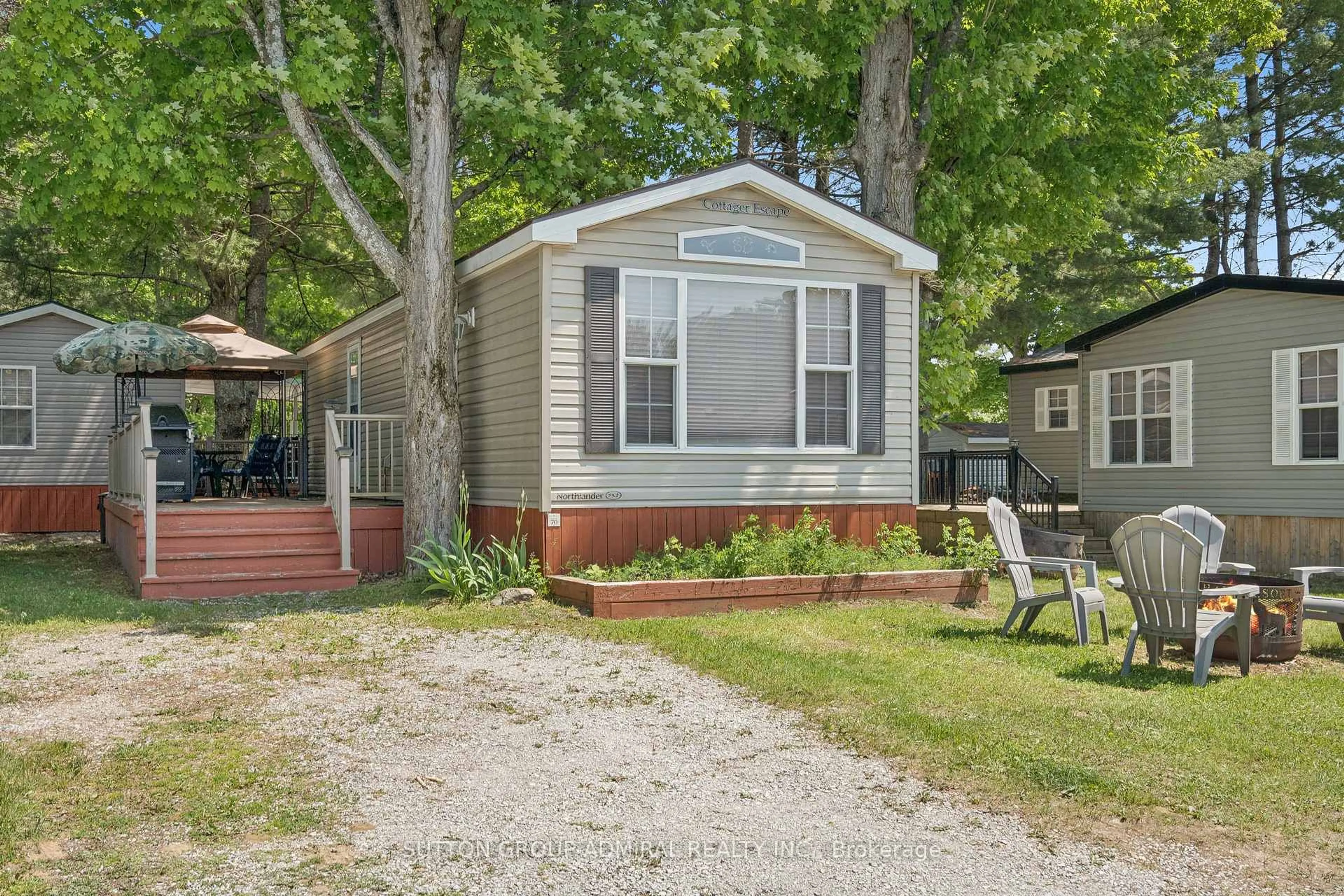 Home with vinyl exterior material, street for 1082 SHAMROCK MARINA Rd #70, Gravenhurst Ontario P0E 1G0