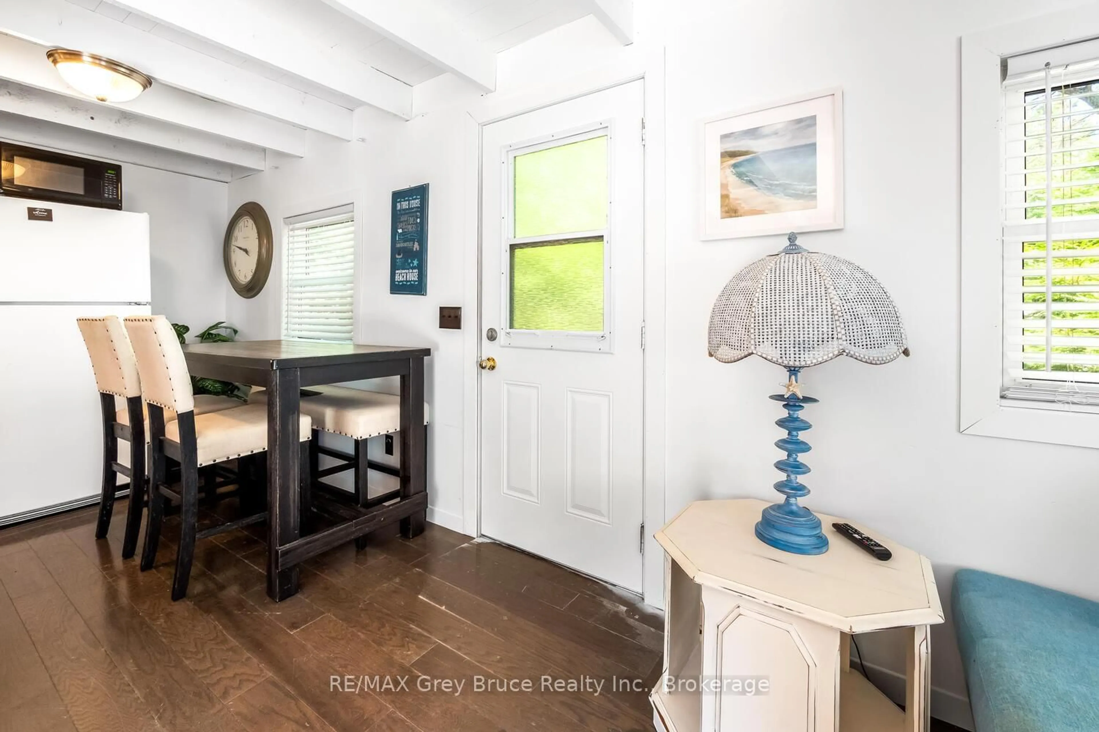 Indoor entryway for 1106 King Edward Ave, South Bruce Peninsula Ontario N0H 2G0