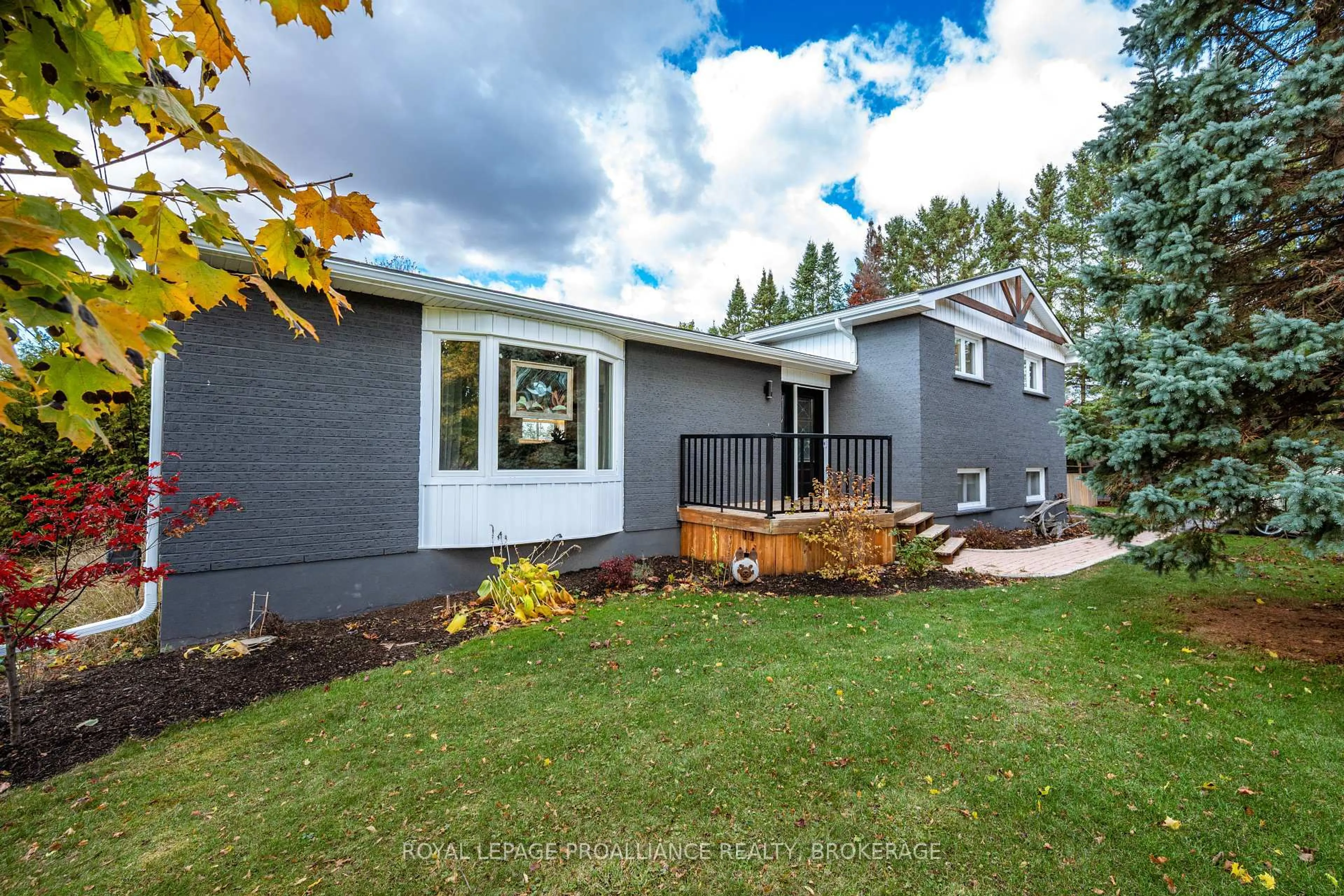 Home with vinyl exterior material, street for 1415 Mildred St, Kingston Ontario K7L 4V4