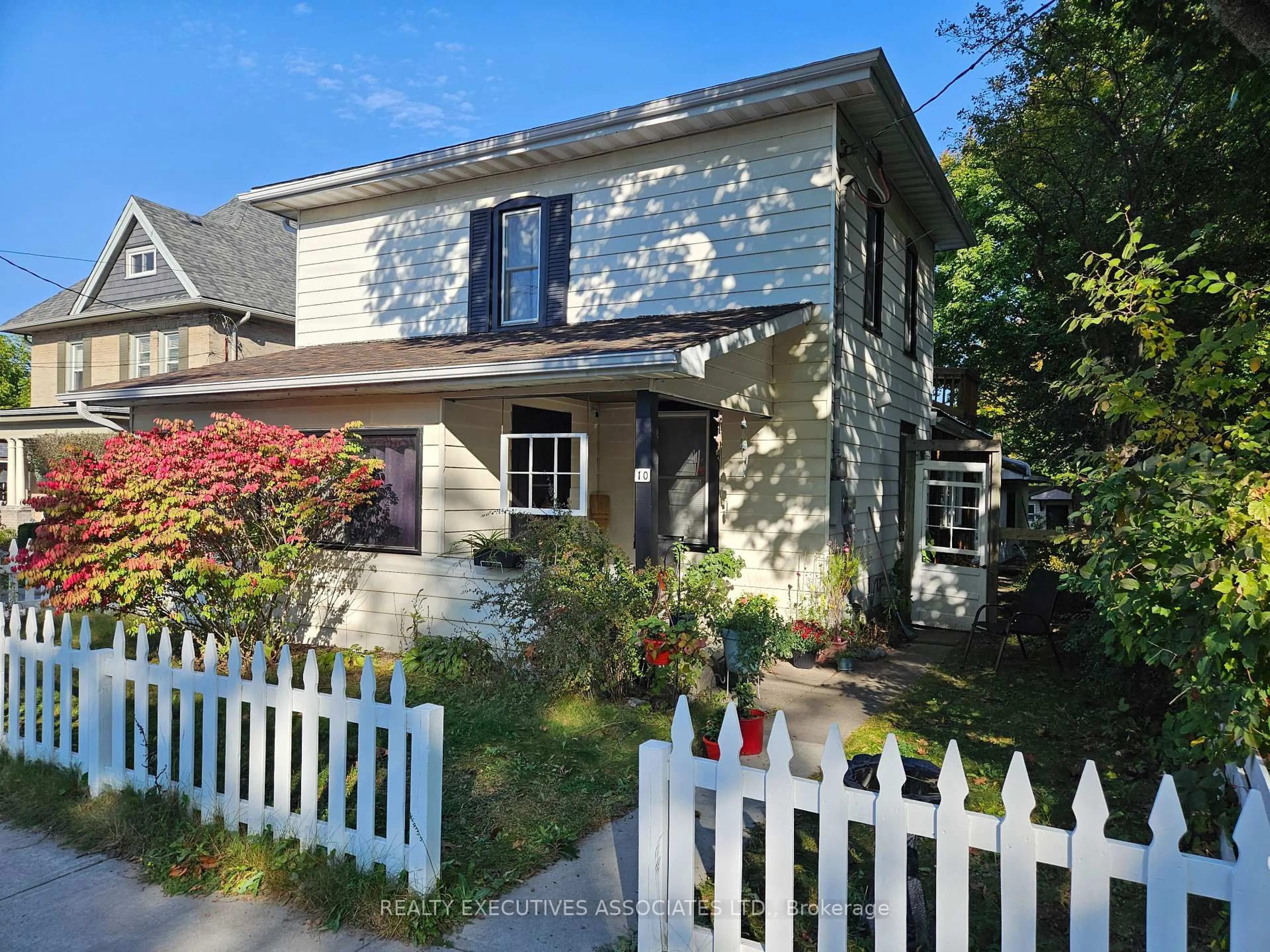 Unknown for 10 Regent St, Selwyn Ontario K0L 2H0