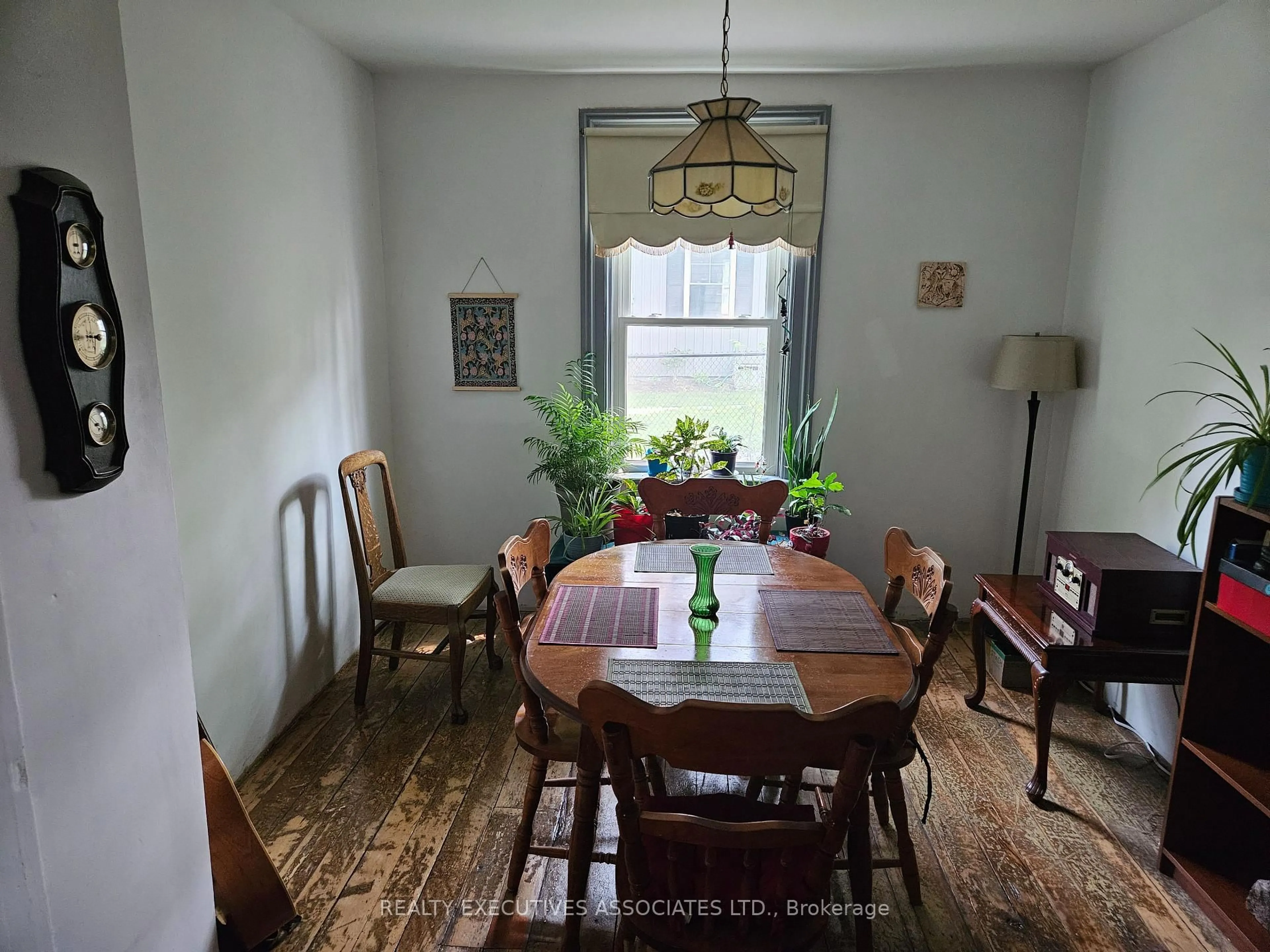 Dining room, unknown for 10 Regent St, Selwyn Ontario K0L 2H0