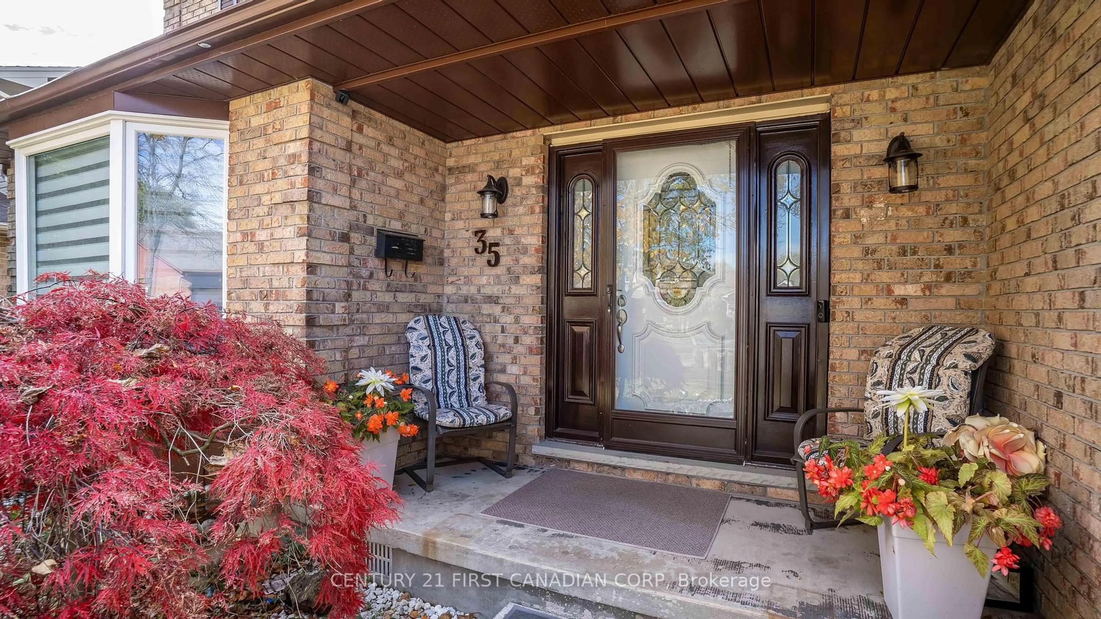 Indoor entryway for 35 Hummingbird Cres, London South Ontario N6J 4M3