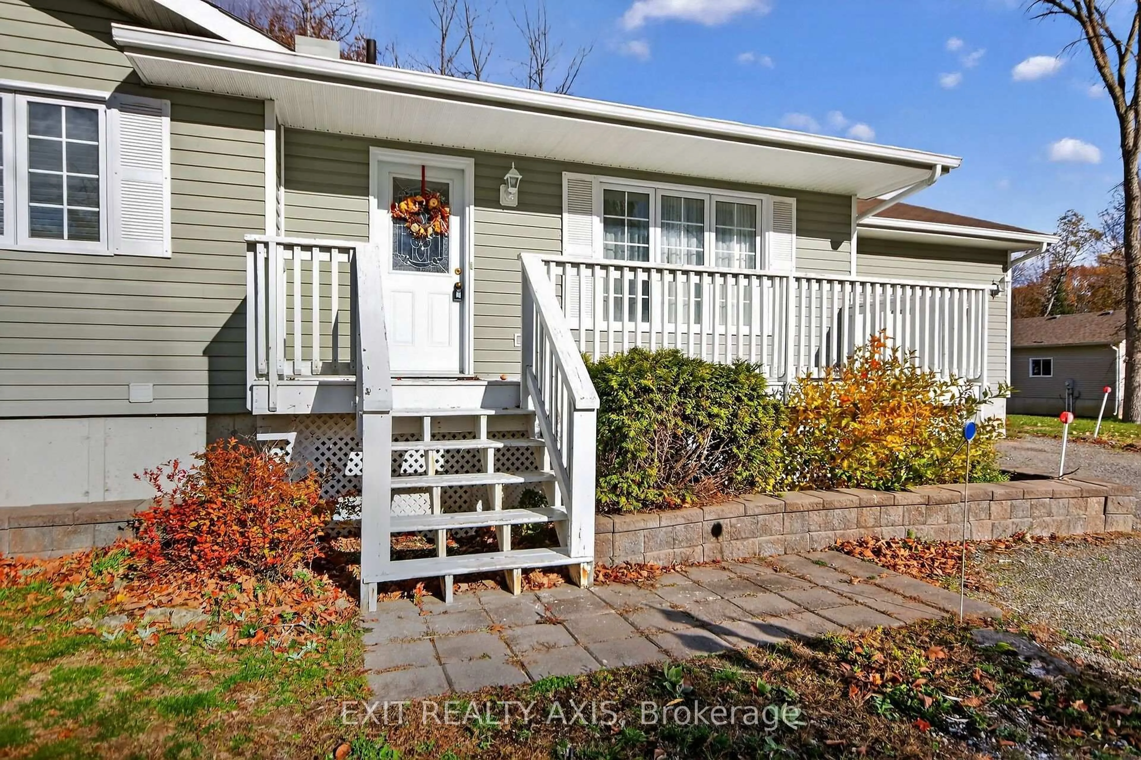 Home with vinyl exterior material, street for 5 Bay St, Rideau Lakes Ontario K0G 1P0