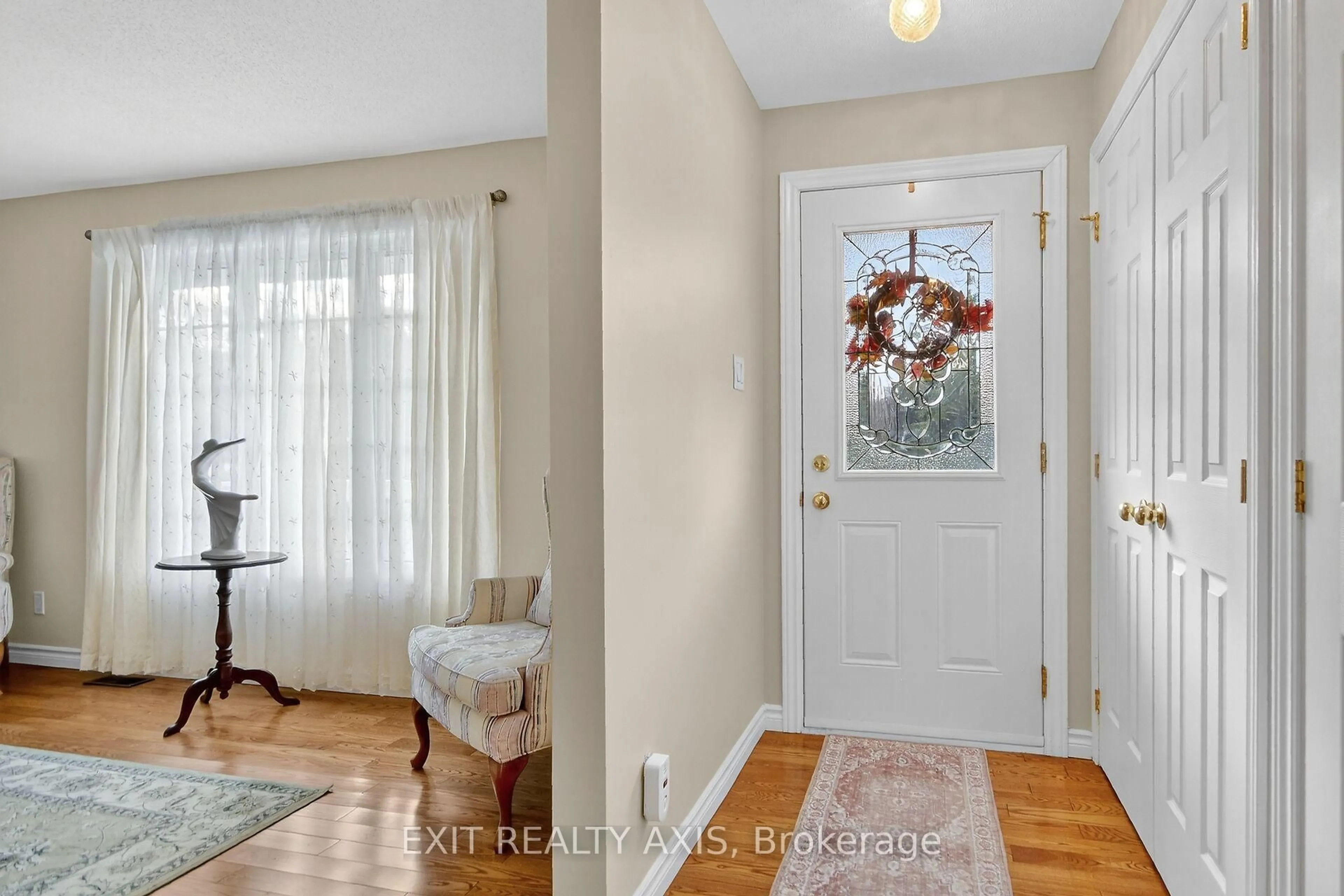 Indoor entryway for 5 Bay St, Rideau Lakes Ontario K0G 1P0