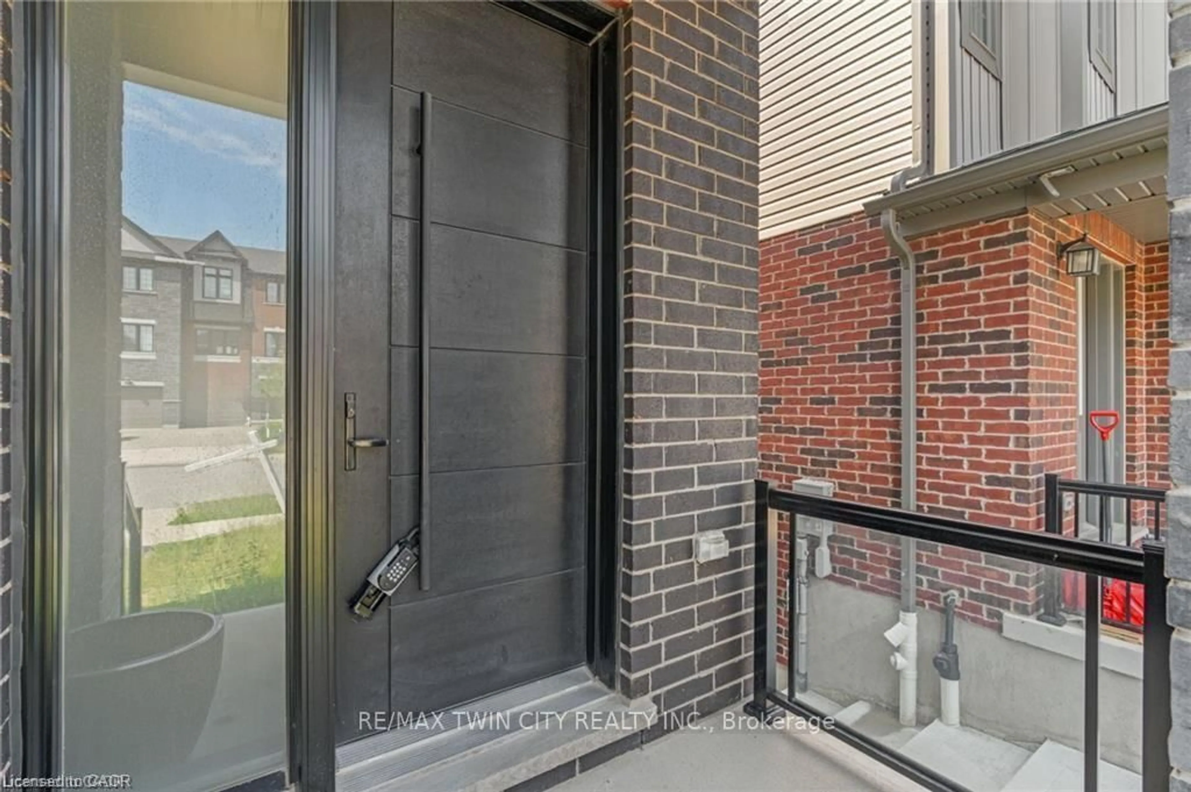 Indoor entryway for 34 Sportsman Hill St, Kitchener Ontario N2P 0J3