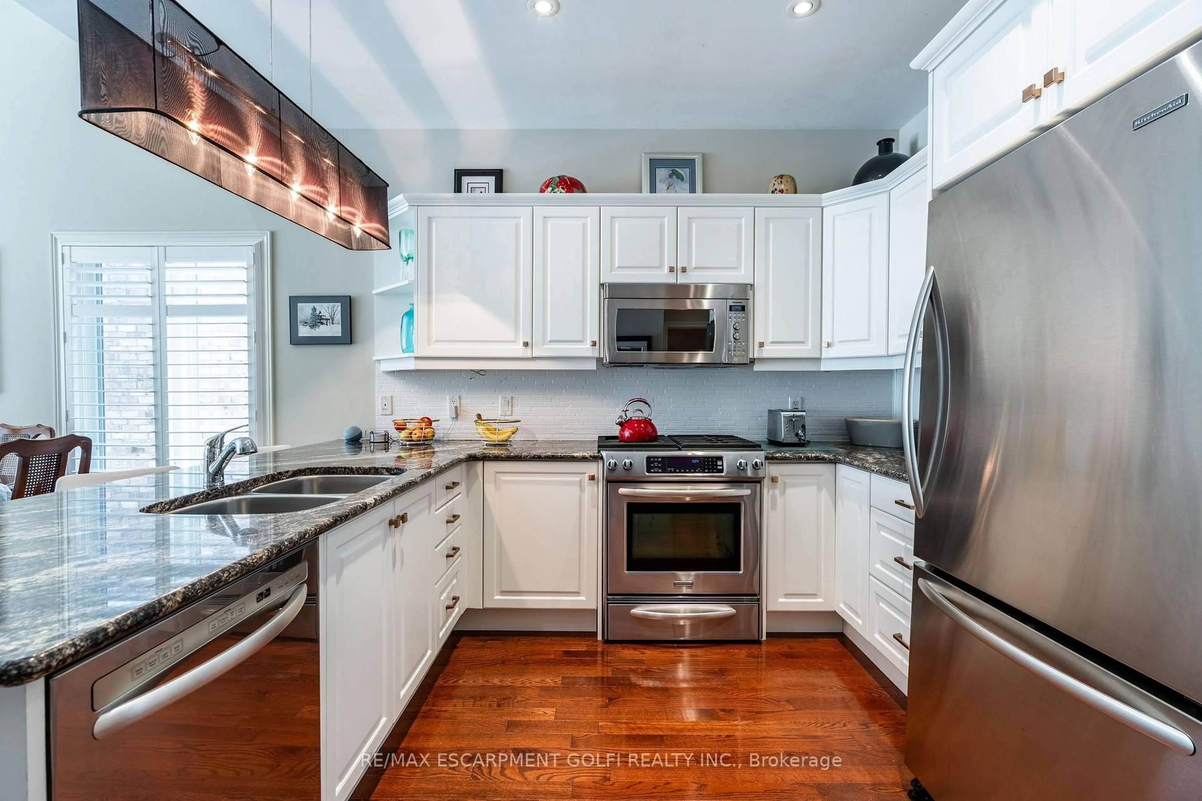 Open concept kitchen, unknown for 56 Videl Cres, St. Catharines Ontario L2W 0A3