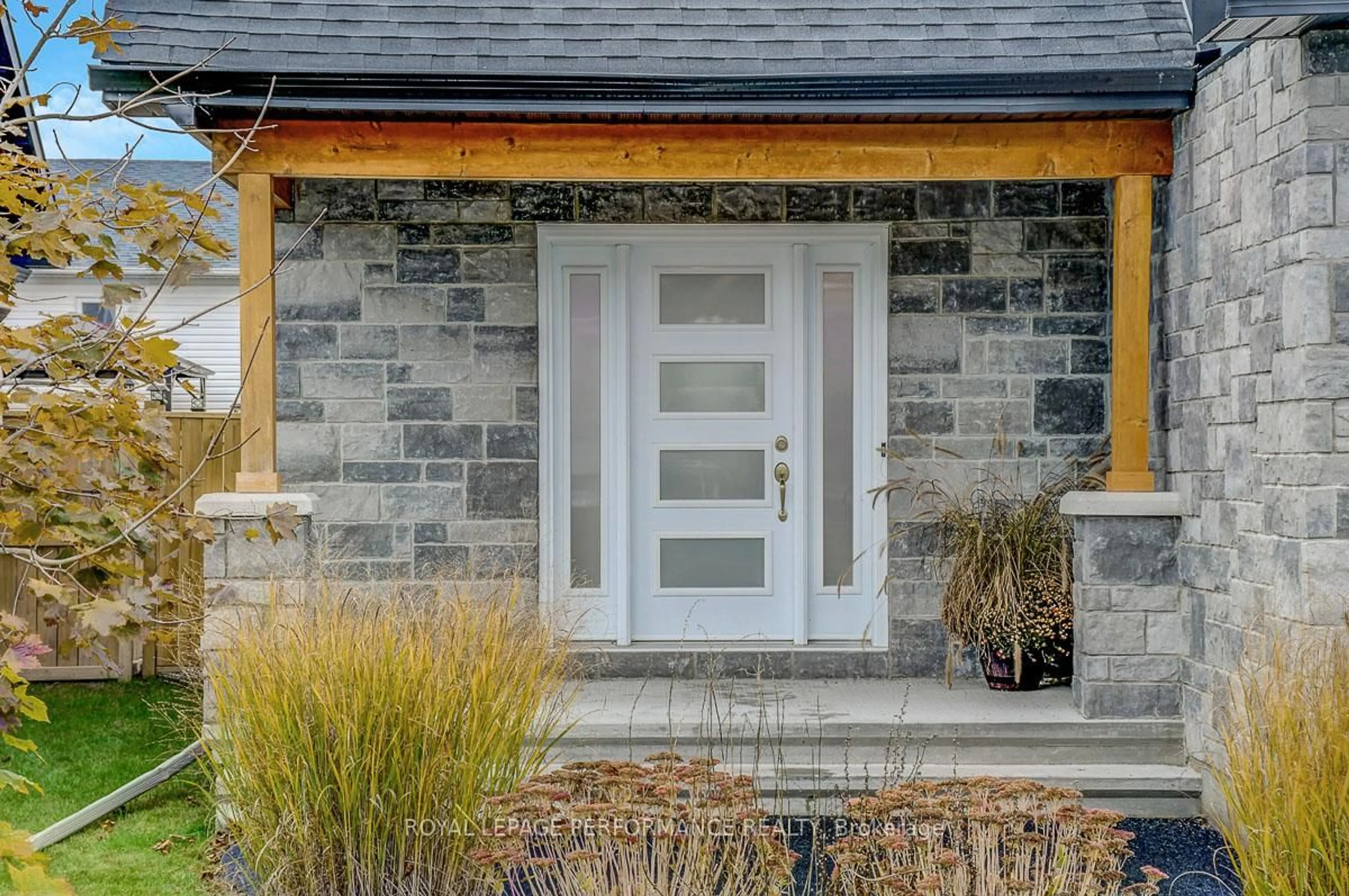 Indoor entryway for 29 Meadowlark St, Russell Ontario K4R 0B8