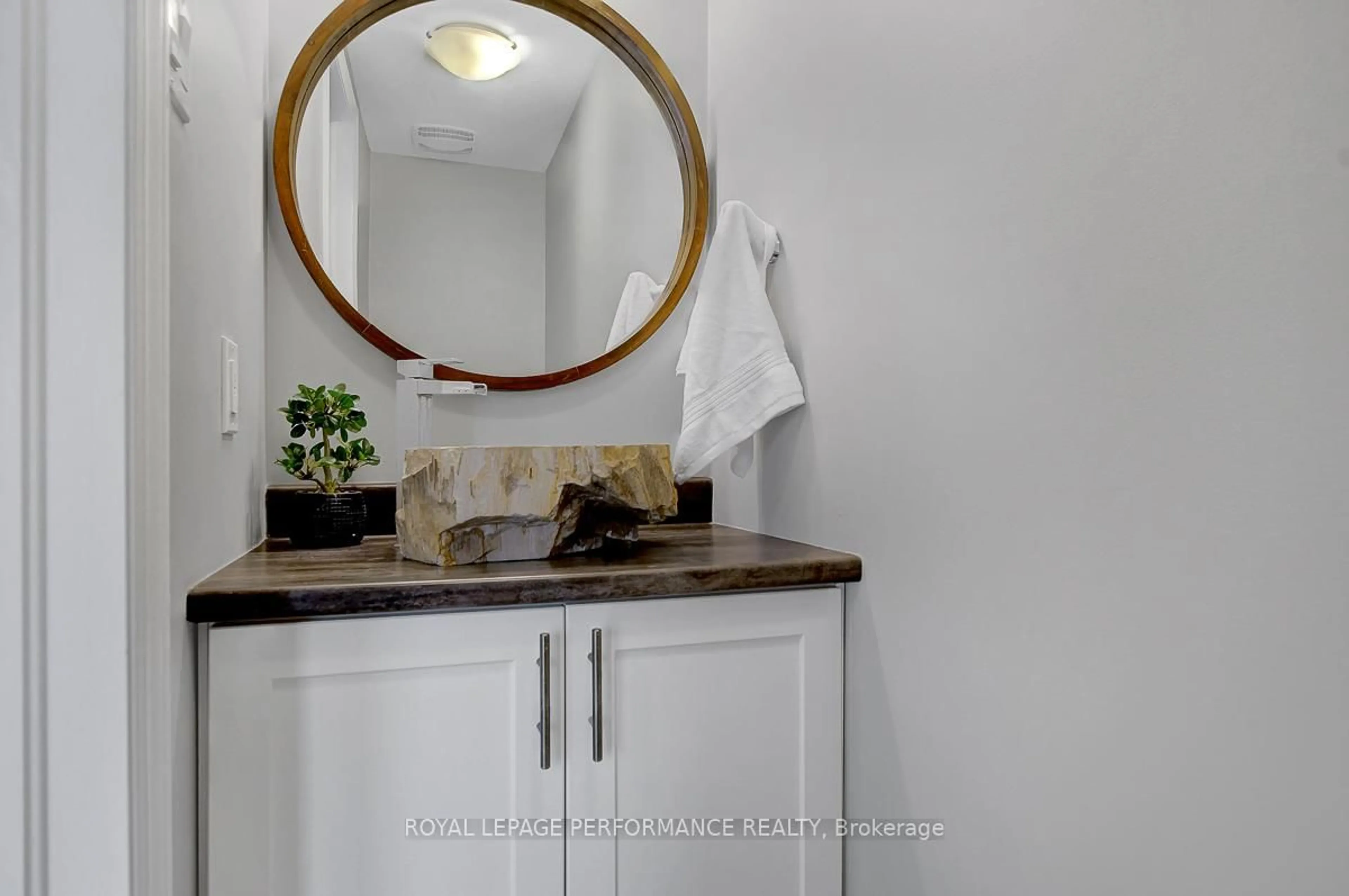 Unknown for 29 Meadowlark St, Russell Ontario K4R 0B8