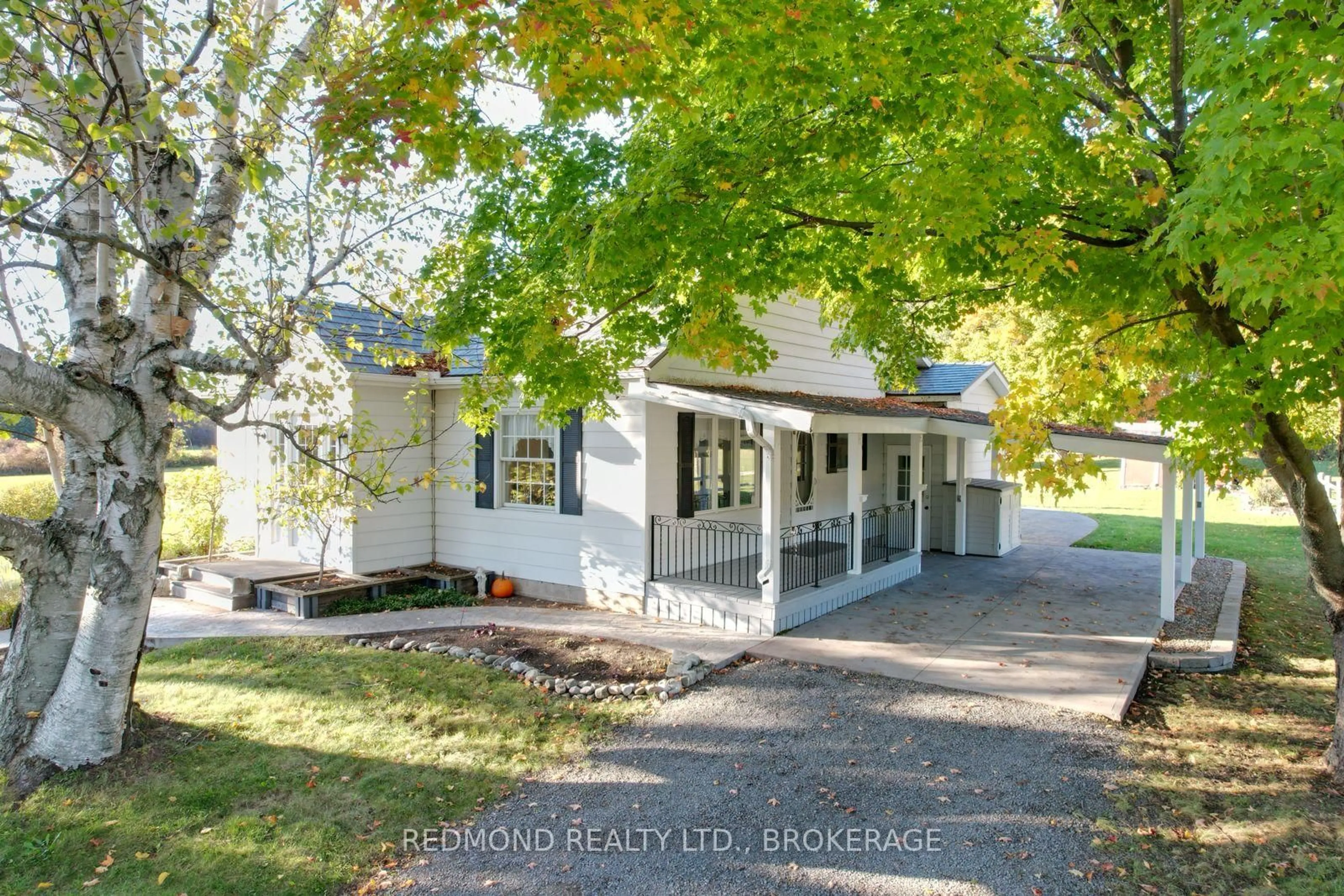 A pic from outside/outdoor area/front of a property/back of a property/a pic from drone, street for 4662 COUNTY 2 Rd, Gananoque Ontario K7G 2V6