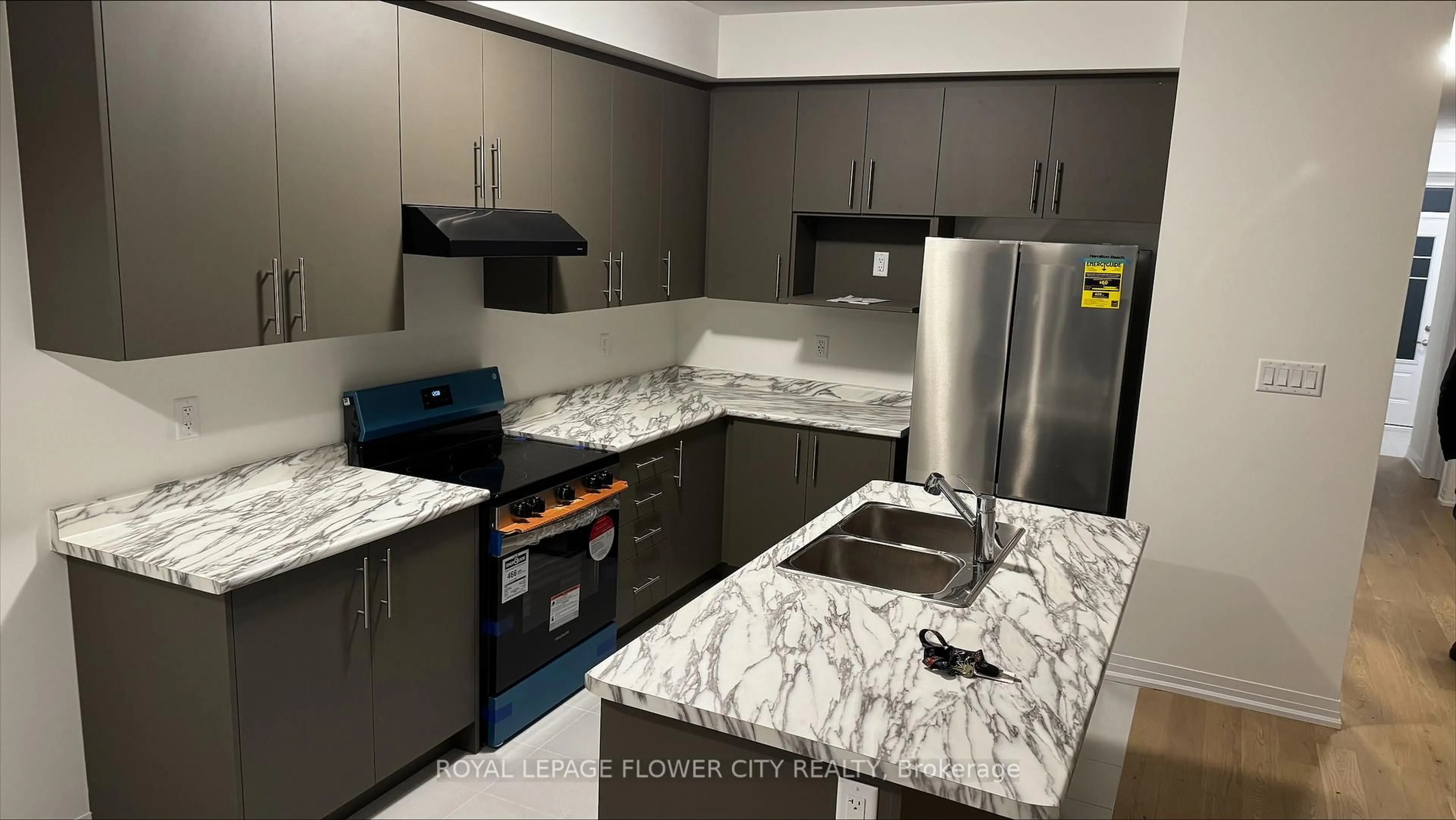 Standard kitchen, ceramic/tile floor for 19 Velvet Way, Thorold Ontario L2V 0B7