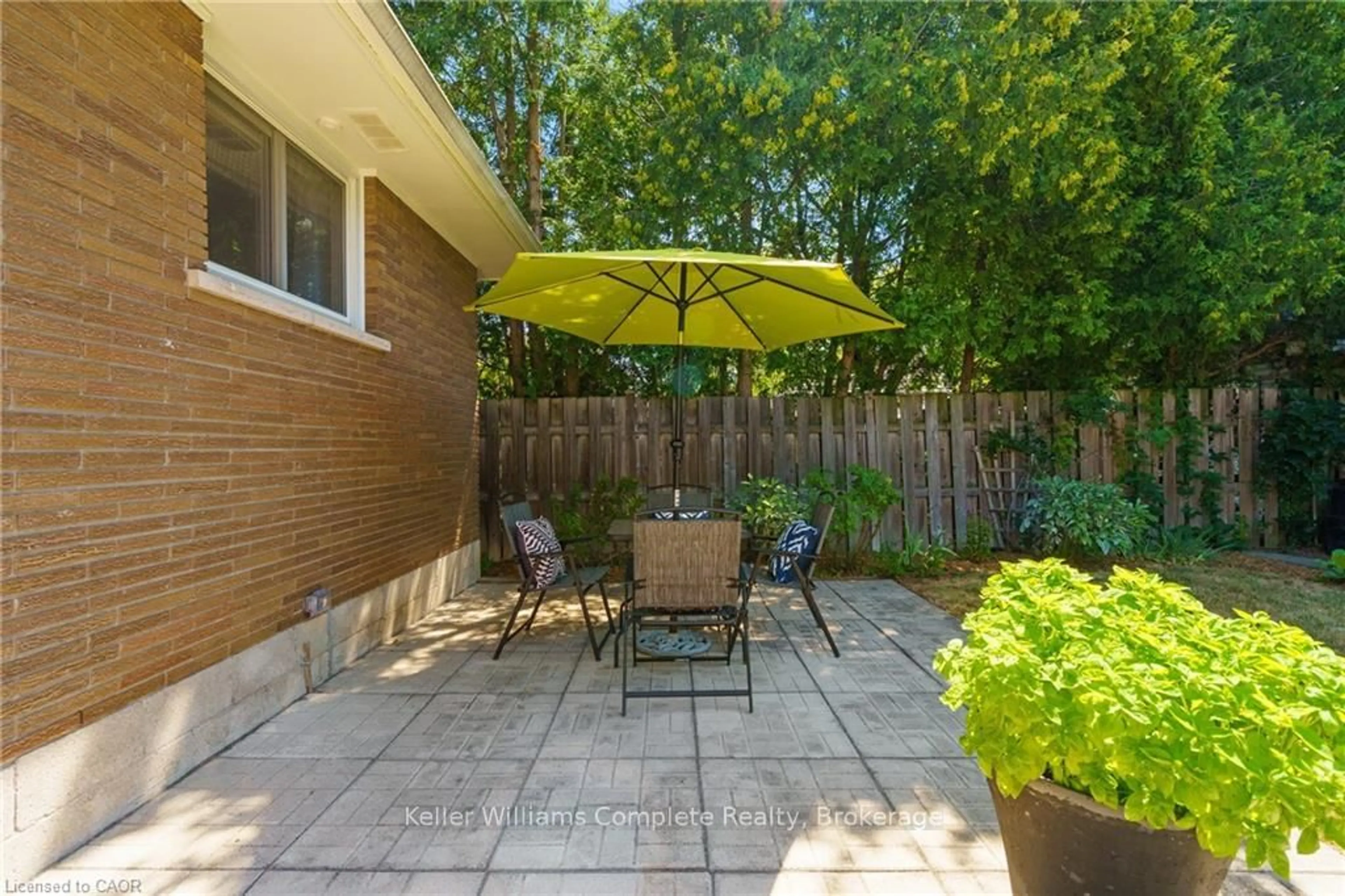Patio, street for 161 Homewood Ave, Hamilton Ontario L8P 2M6