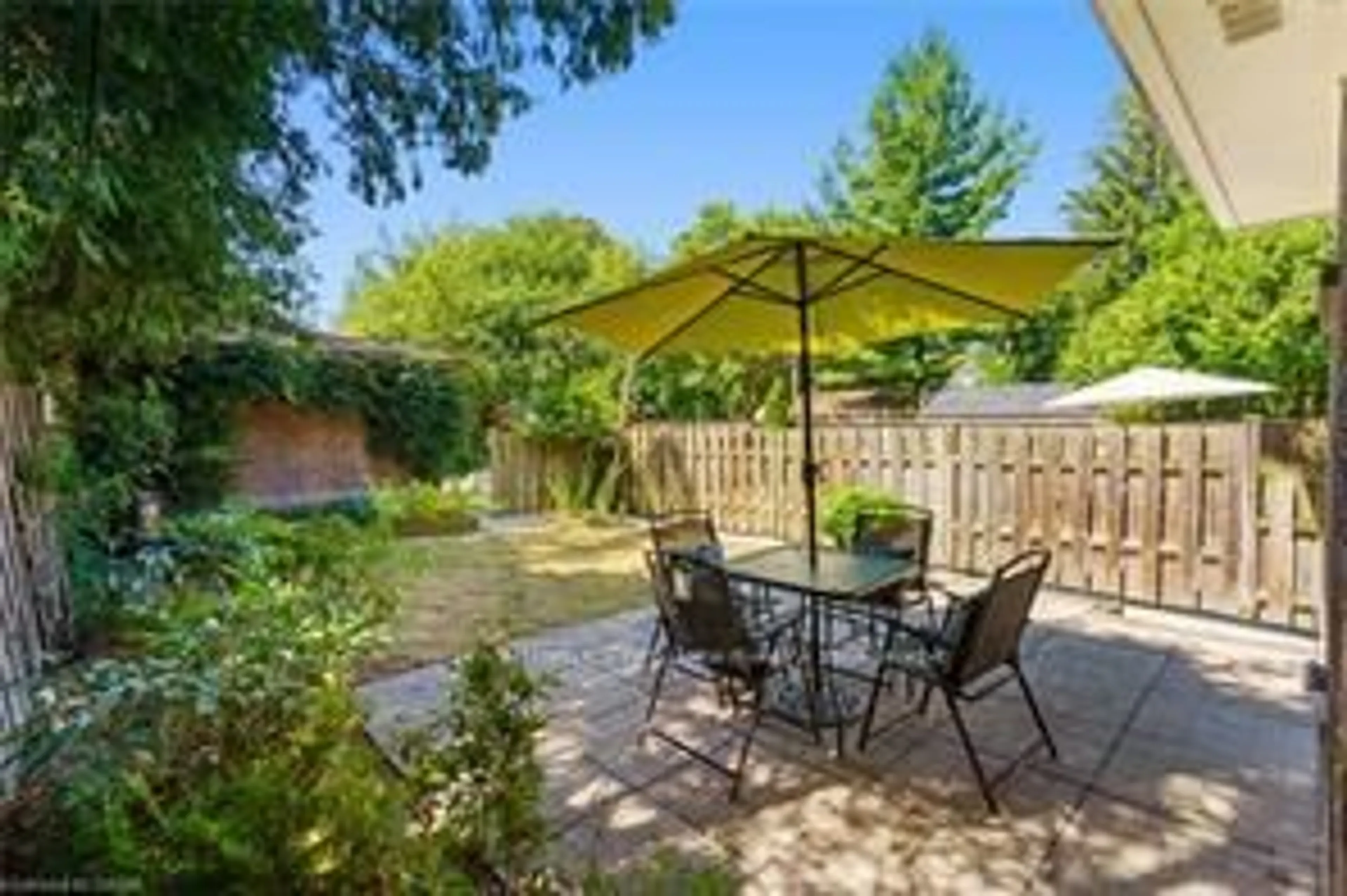 Patio, street for 161 Homewood Ave, Hamilton Ontario L8P 2M6