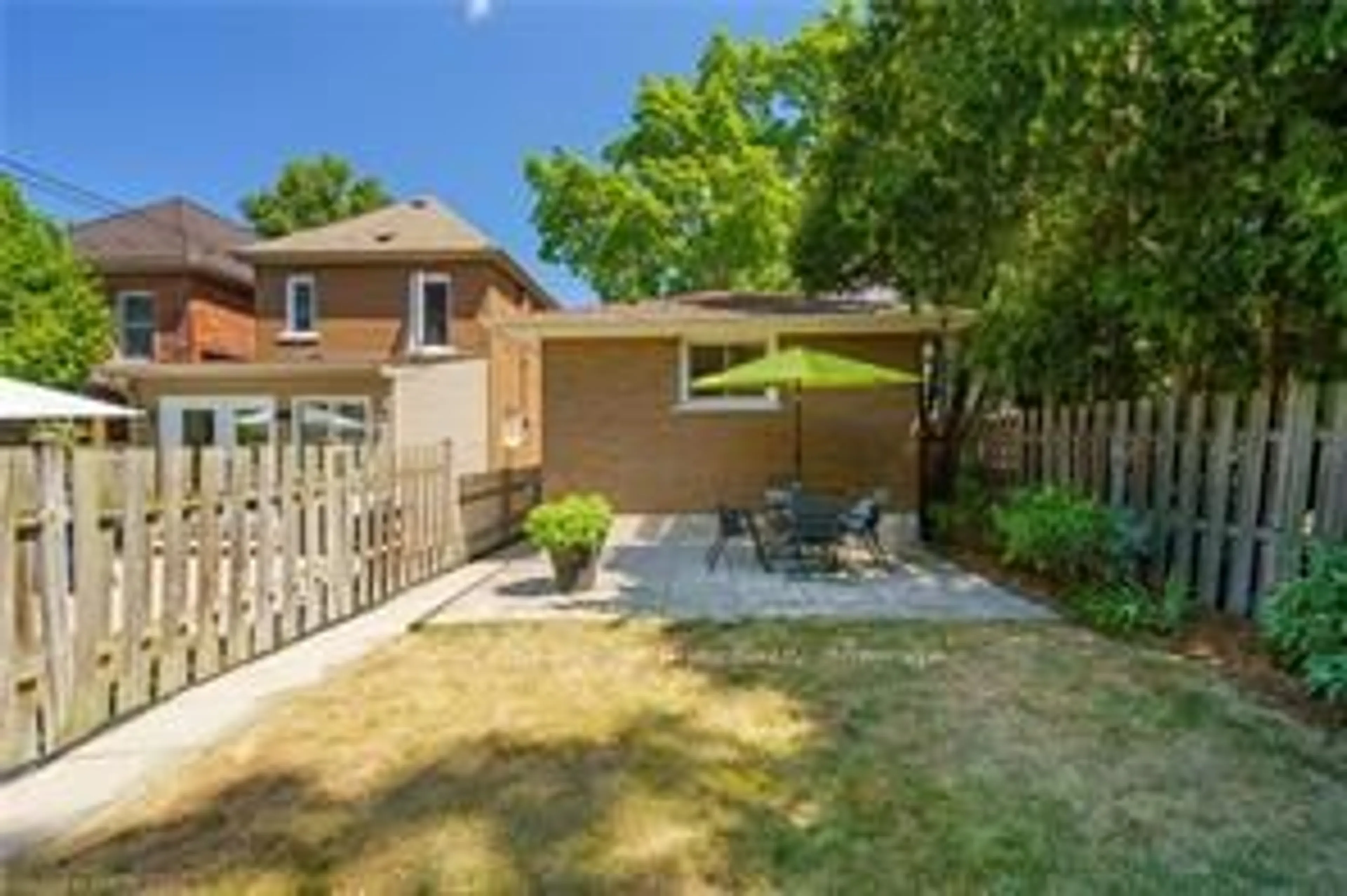 Patio, street for 161 Homewood Ave, Hamilton Ontario L8P 2M6