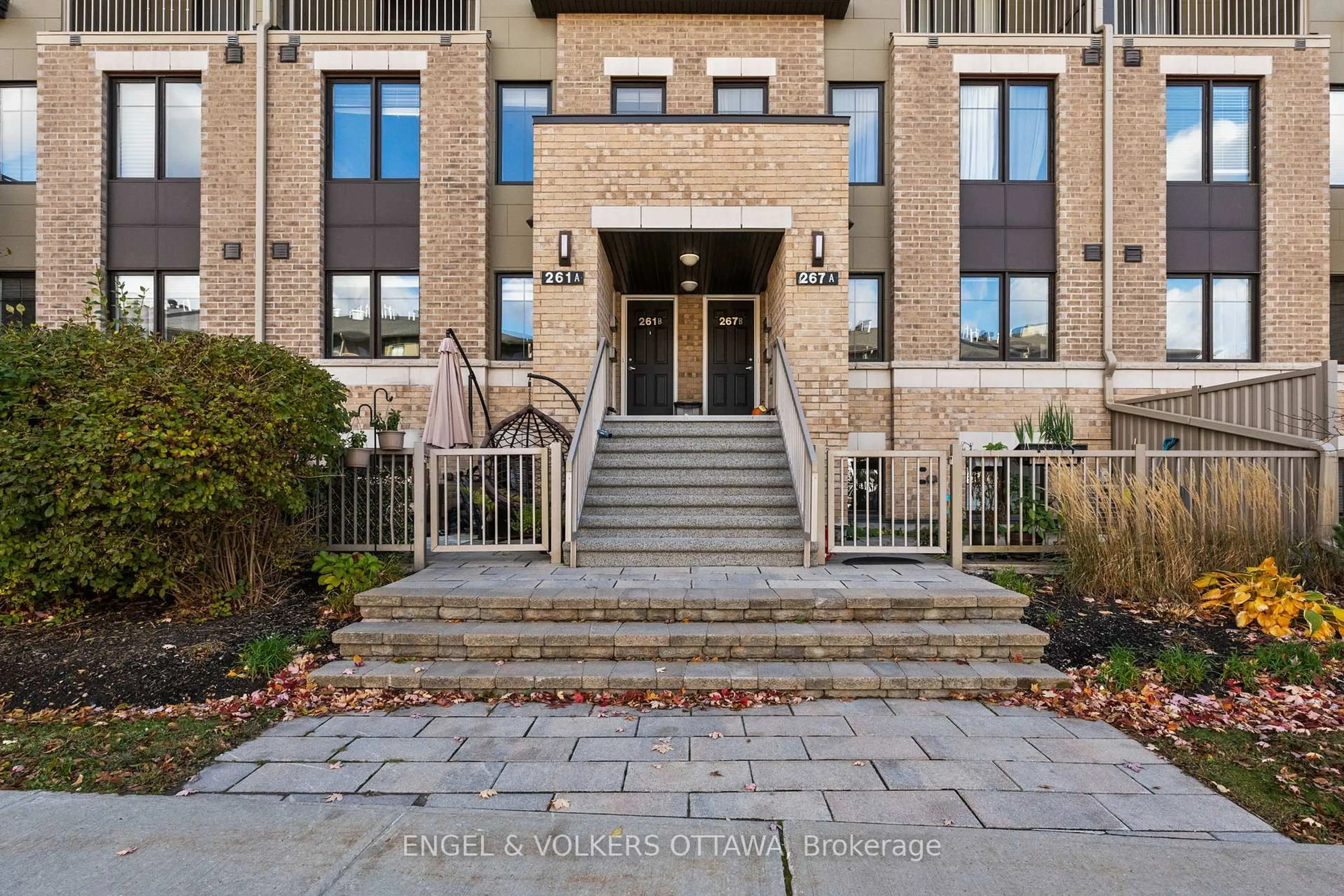 Unknown for 261 Titanium Private #B, Ottawa Ontario K1C 0A5