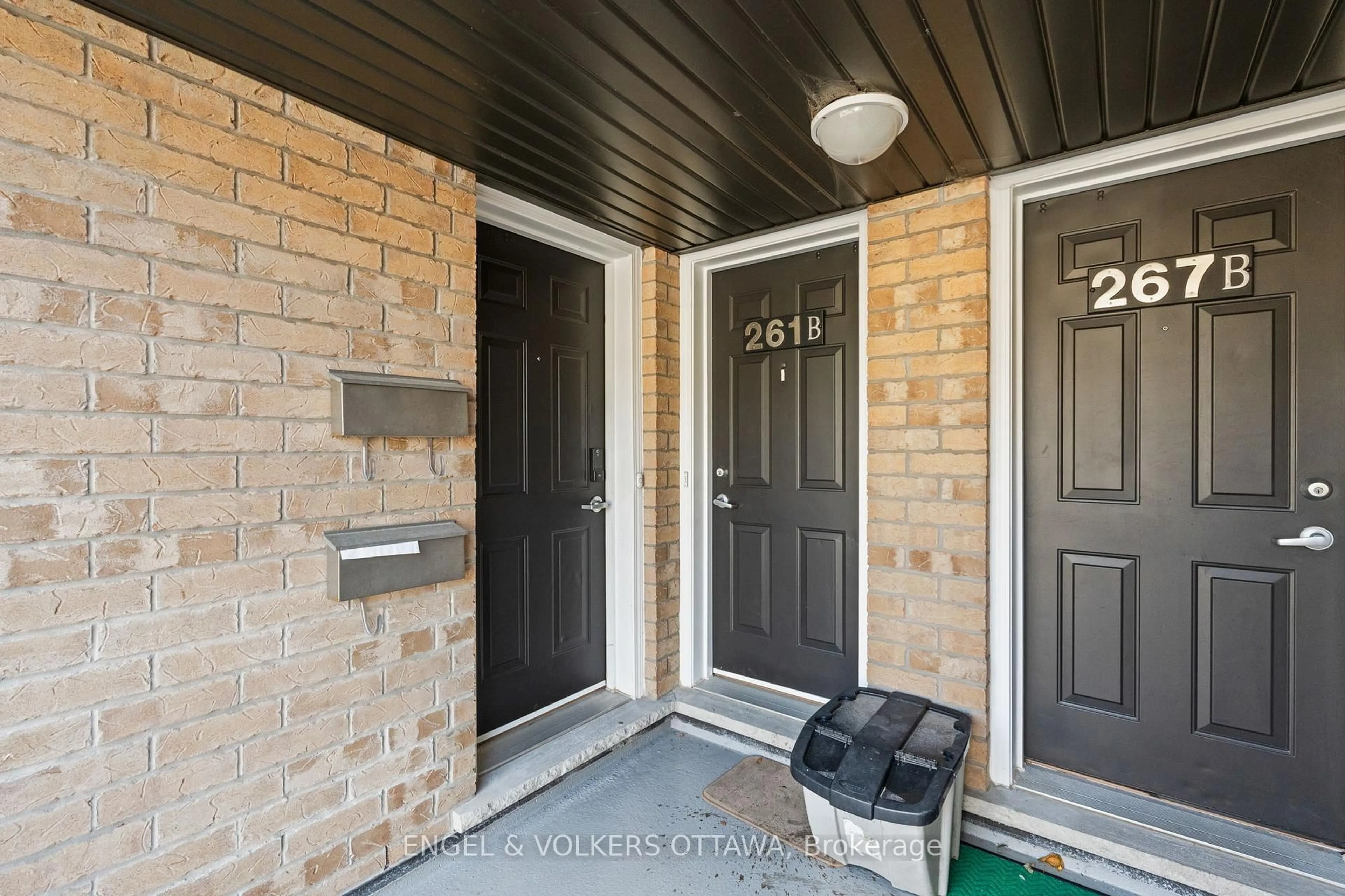 Indoor entryway for 261 Titanium Private #B, Ottawa Ontario K1C 0A5