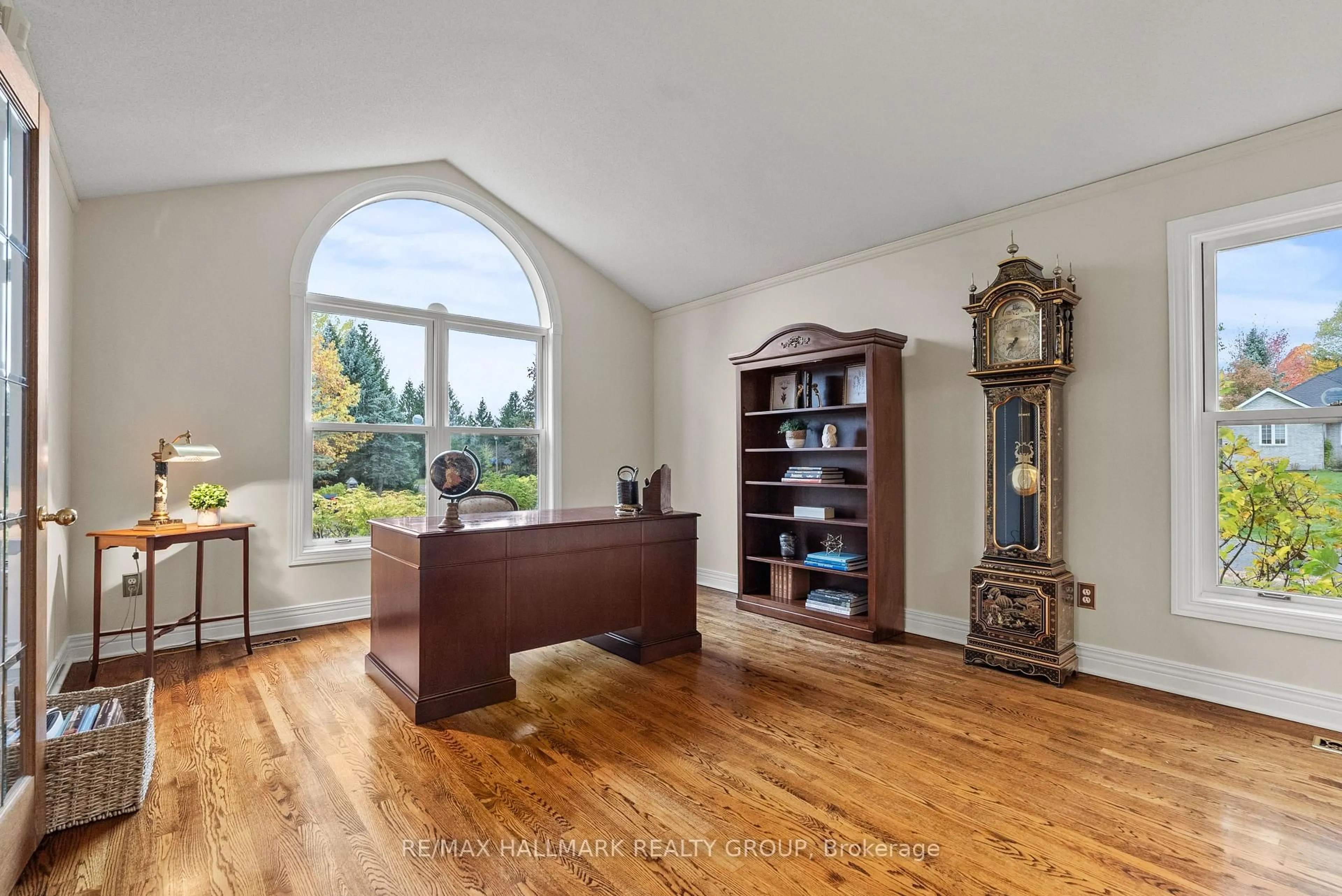 Indoor foyer for 16 Goodfellow Crt, Ottawa Ontario K2R 1C8