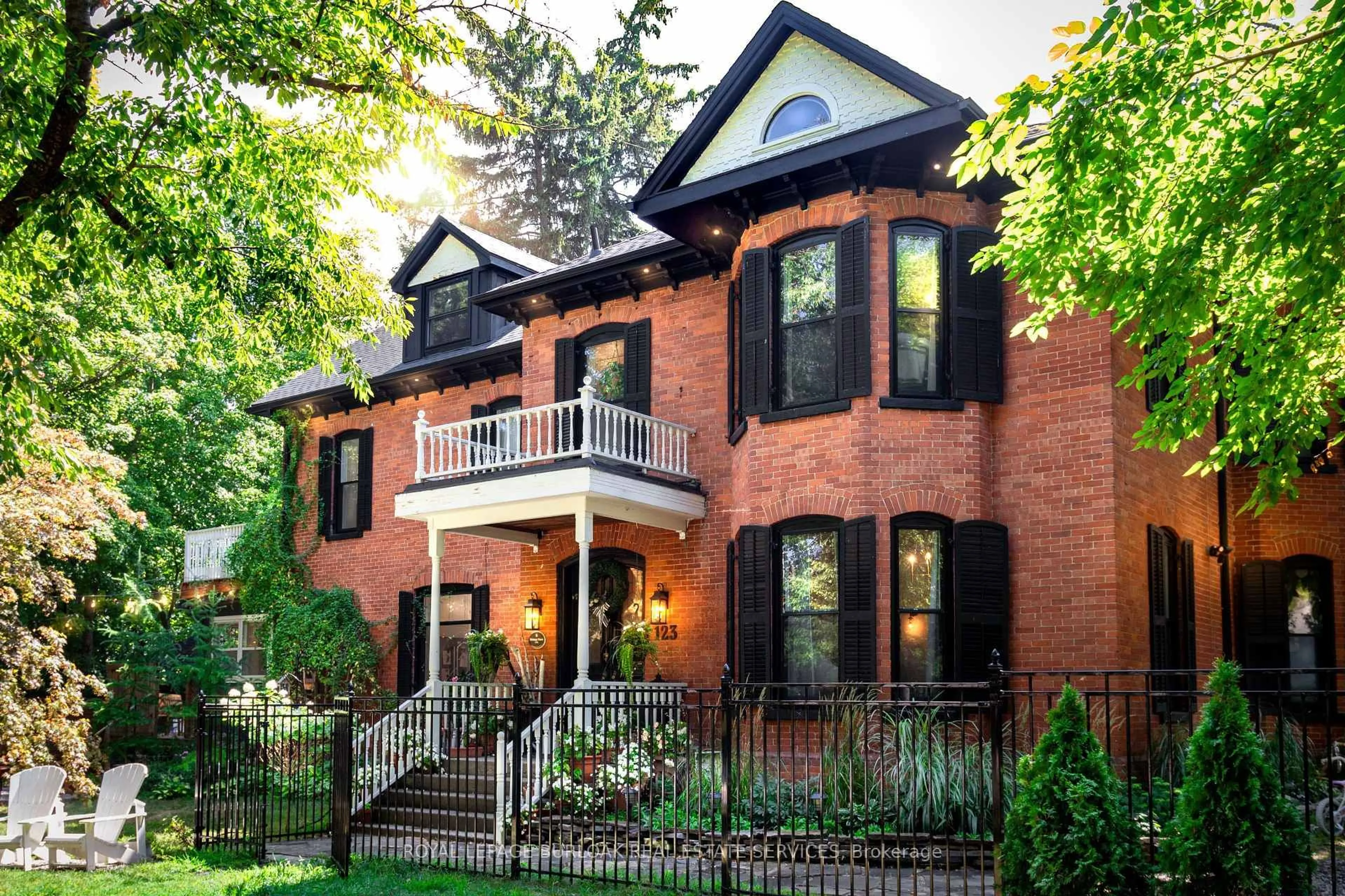 Home with brick exterior material, street for 123 Main St, Grimsby Ontario L3M 1R9