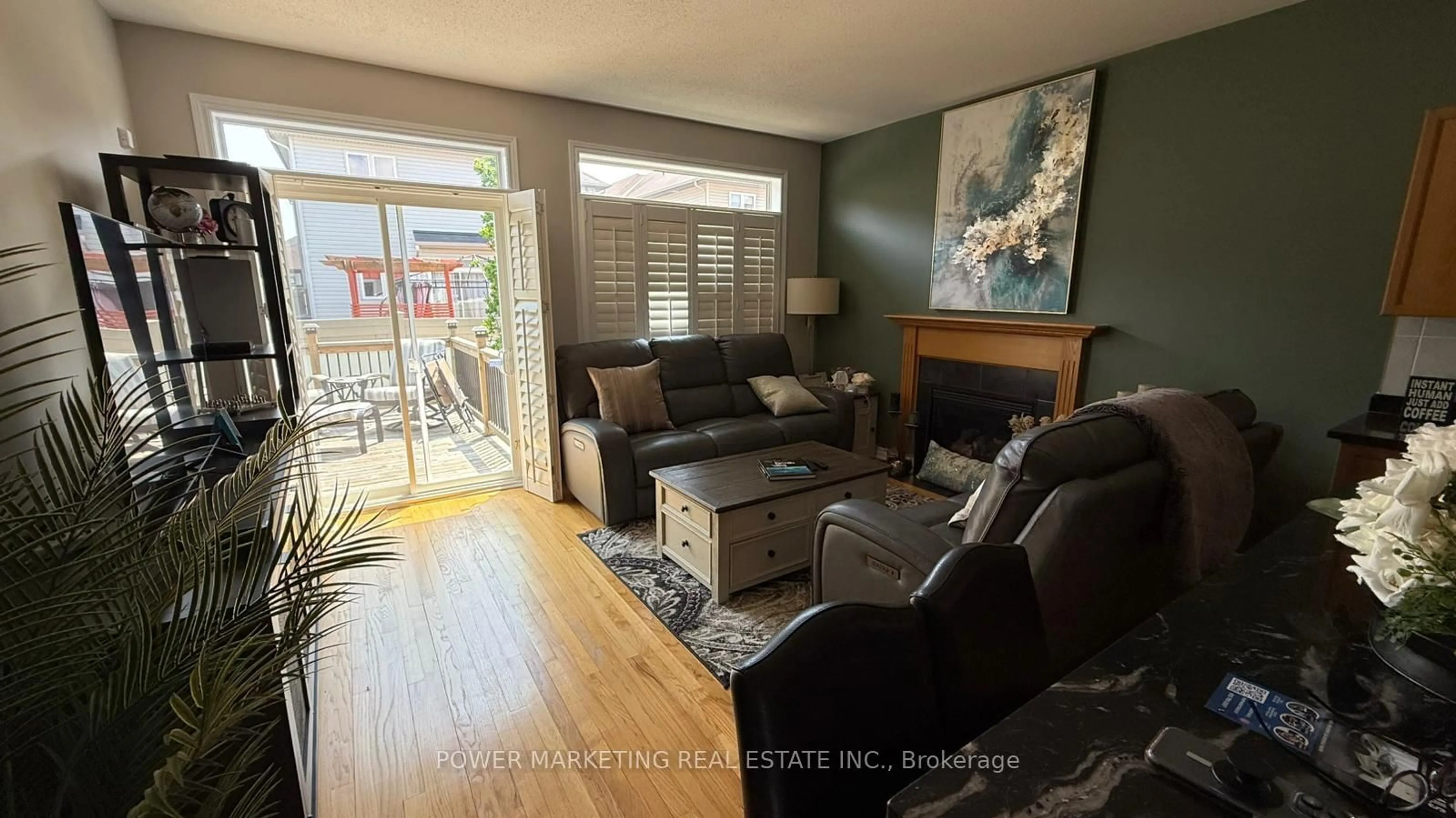 Living room with furniture, wood/laminate floor for 192 FELICITY Cres, Ottawa Ontario K1W 0C2