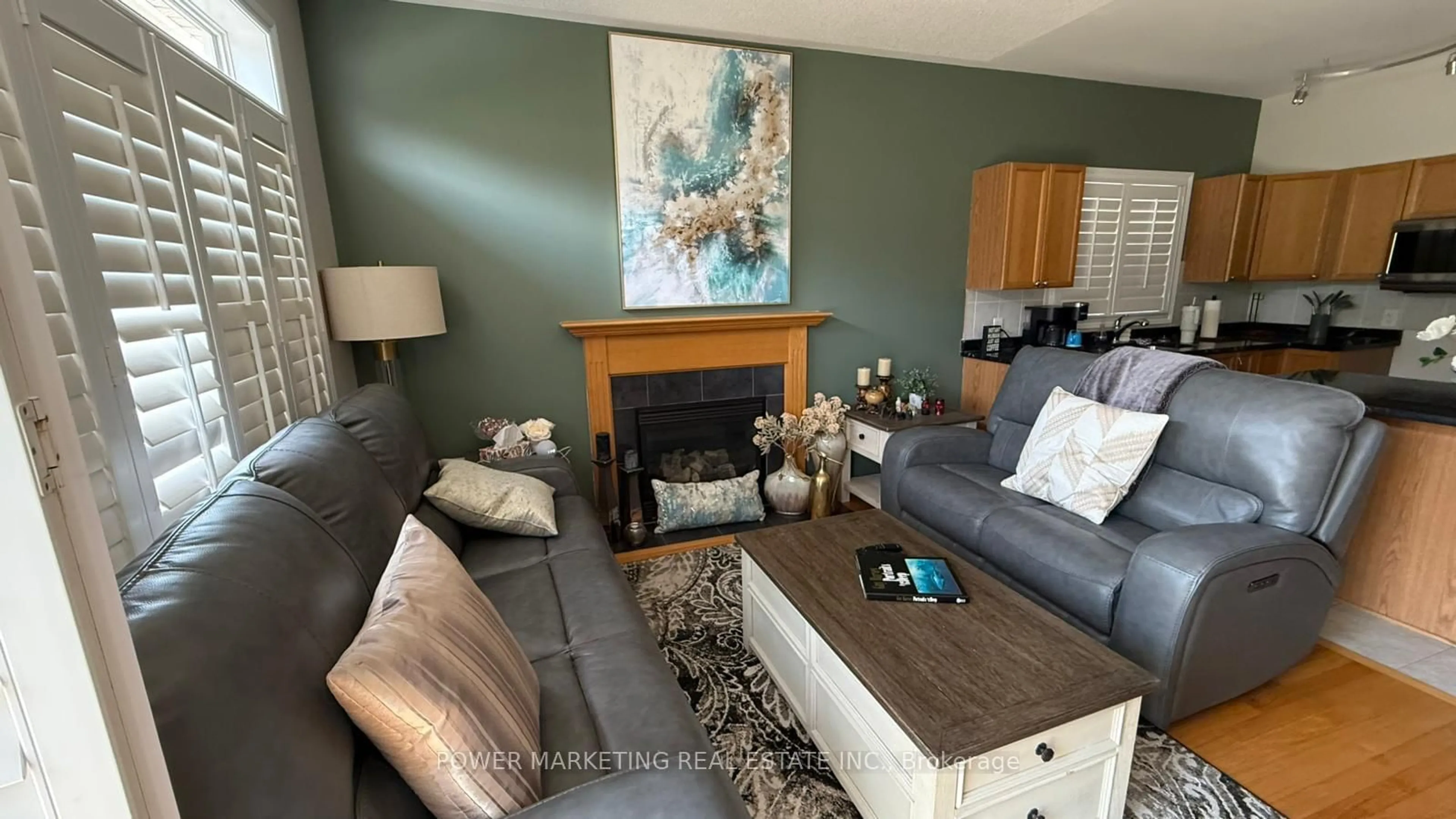 Living room with furniture, wood/laminate floor for 192 FELICITY Cres, Ottawa Ontario K1W 0C2