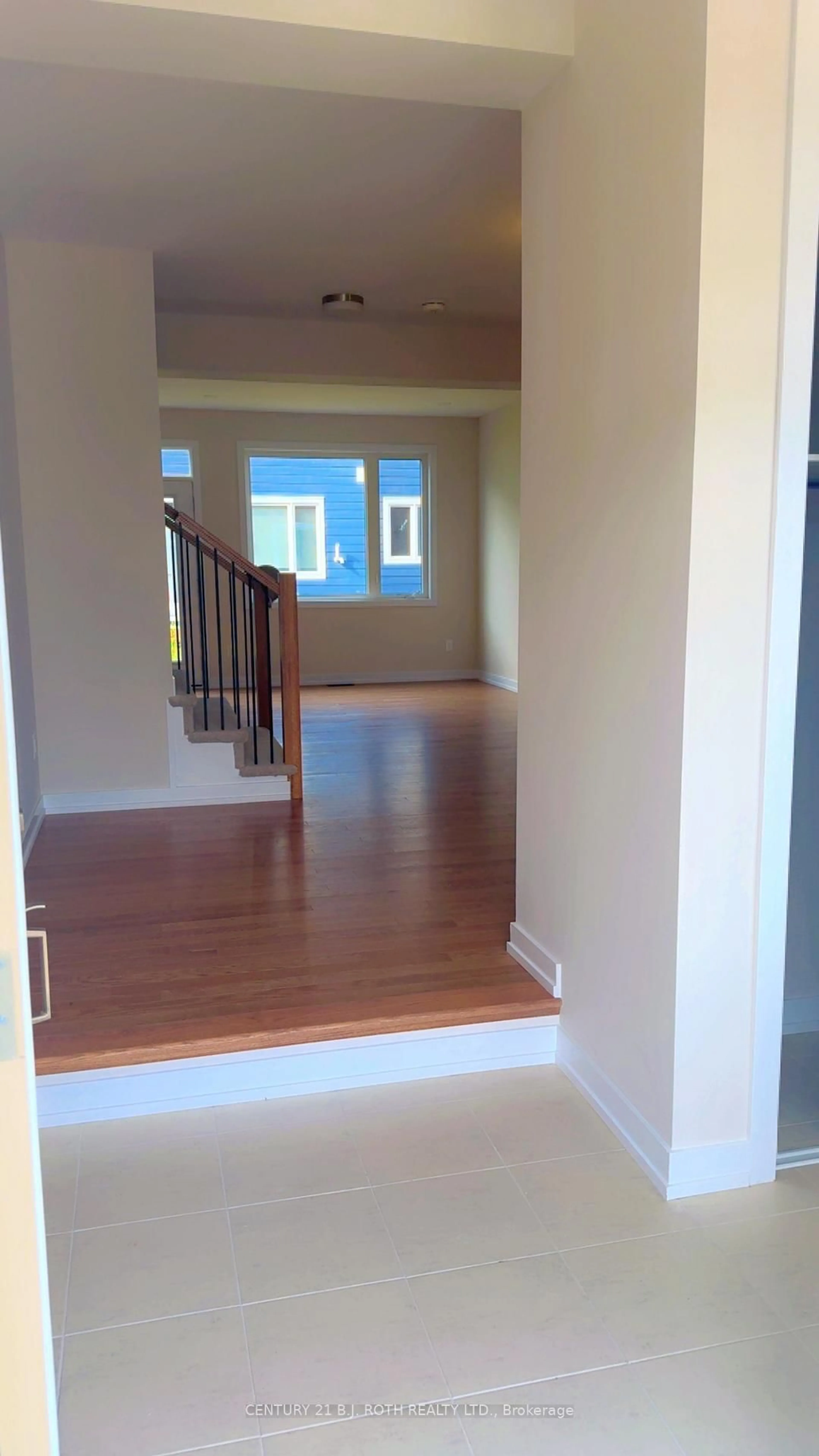 Indoor entryway for 944 Seagrave Lane, Richmond Ontario K0A 2Z0
