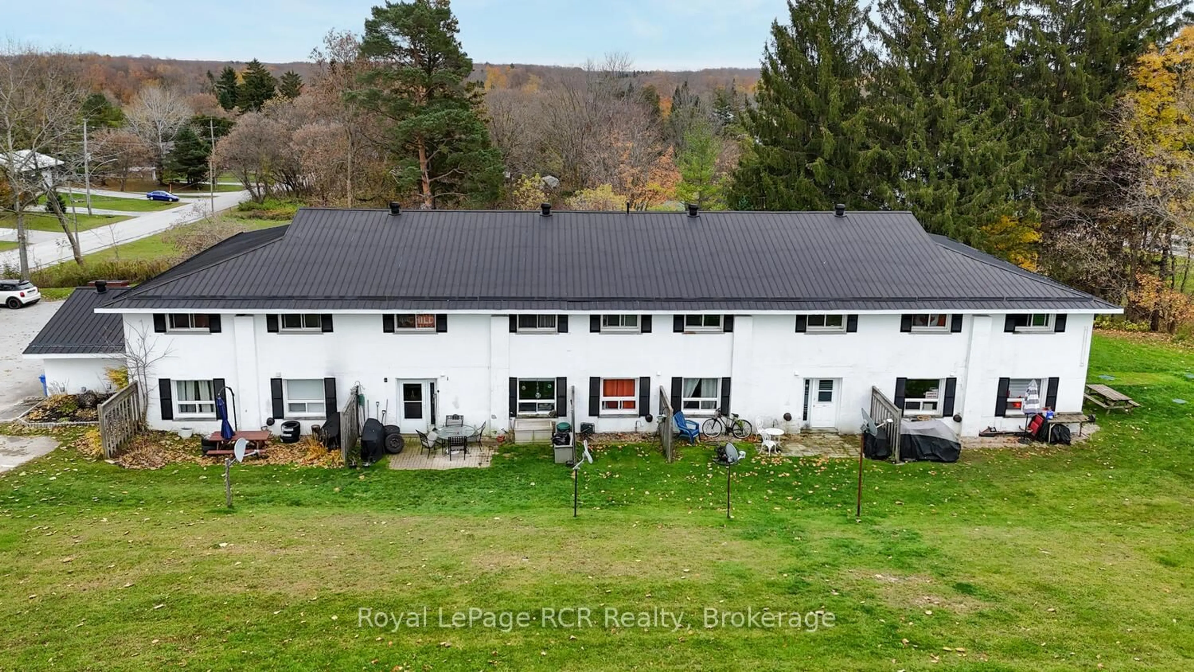 A pic from outside/outdoor area/front of a property/back of a property/a pic from drone, building for 415 Main St, Georgian Bluffs Ontario N0H 2K0