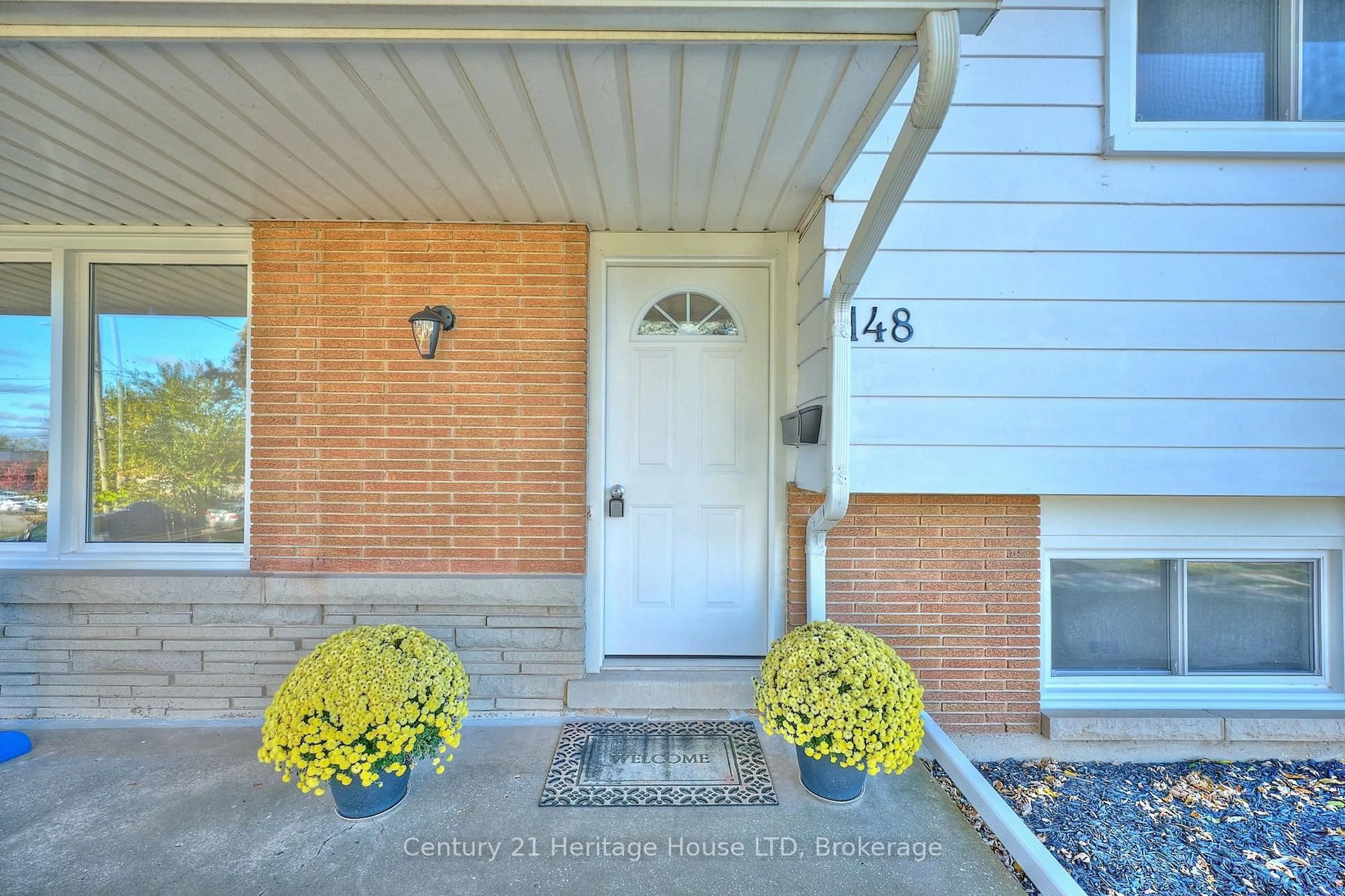 Indoor entryway for 148 Champlain Dr, Fort Erie Ontario L2A 1Z8