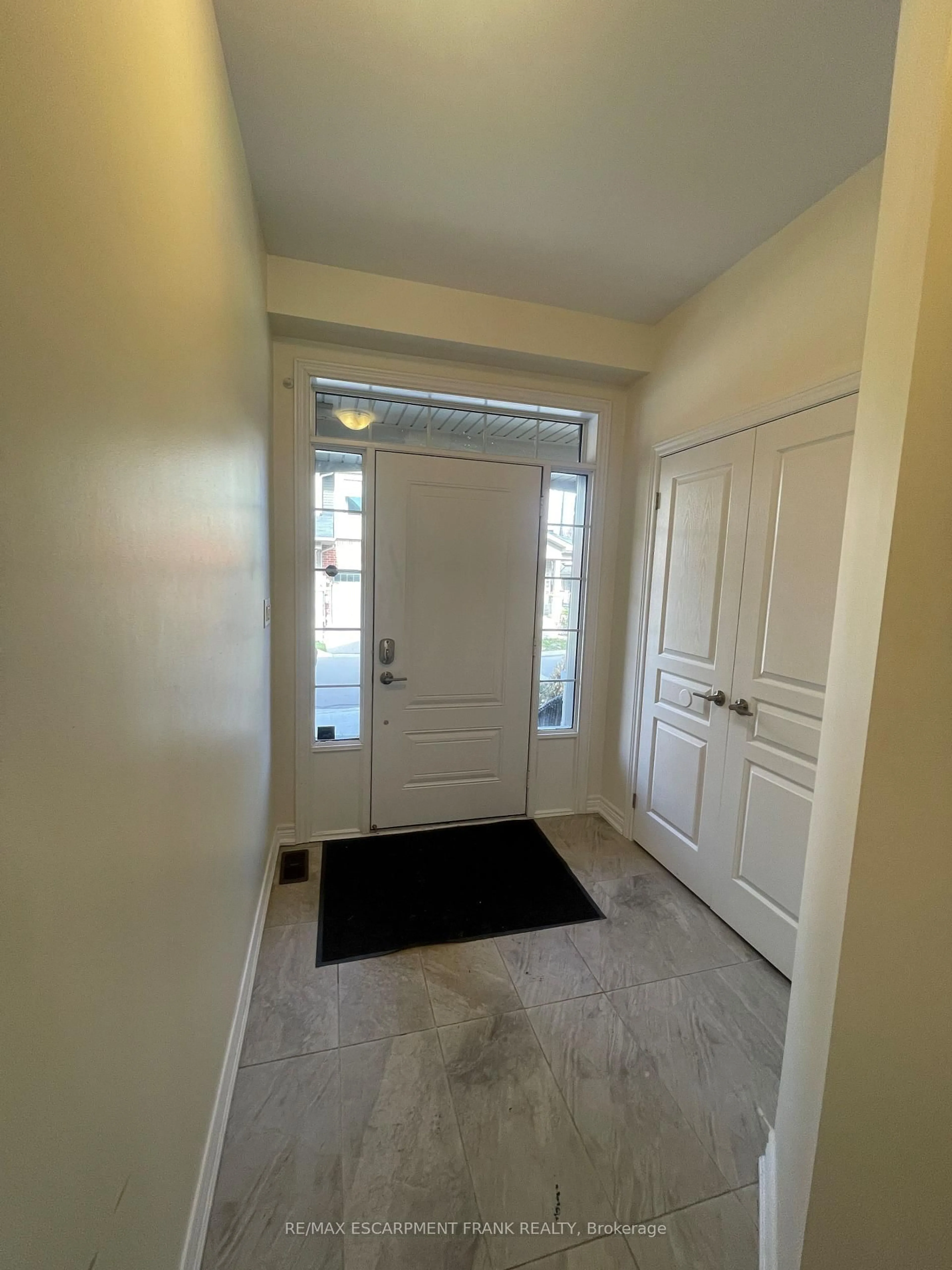 Indoor entryway for 1890 Rymal Rd #35, Hamilton Ontario L0R 1P0